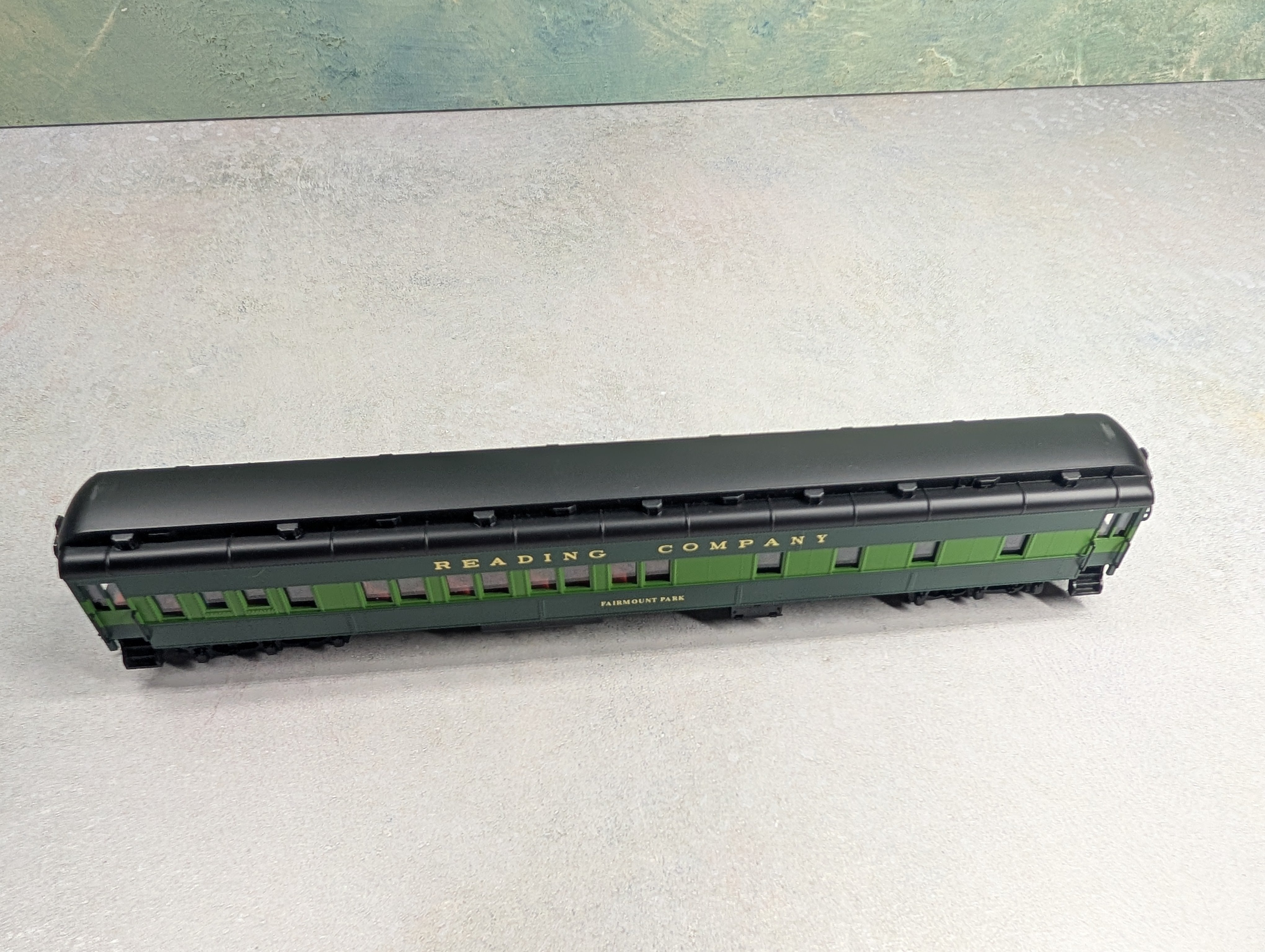 USED IHC 49576 HO Scale 8-1-2 Sleeper Heavyweight Passenger Car Reading Fairmount Park, w/ Interiors