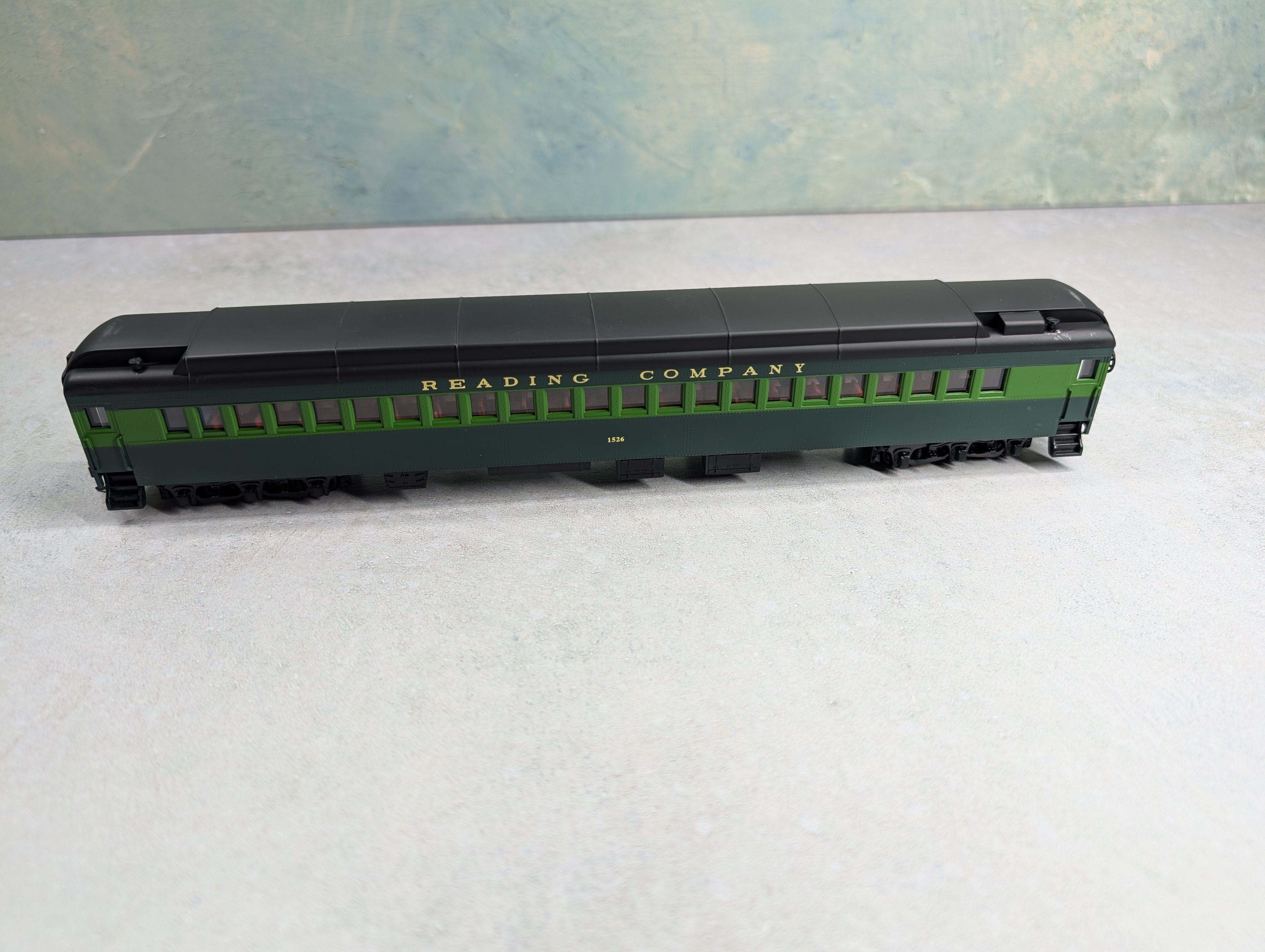 USED IHC 49571 HO Scale Coach Heavyweight Passenger Car Reading #1526 w/ Interiors