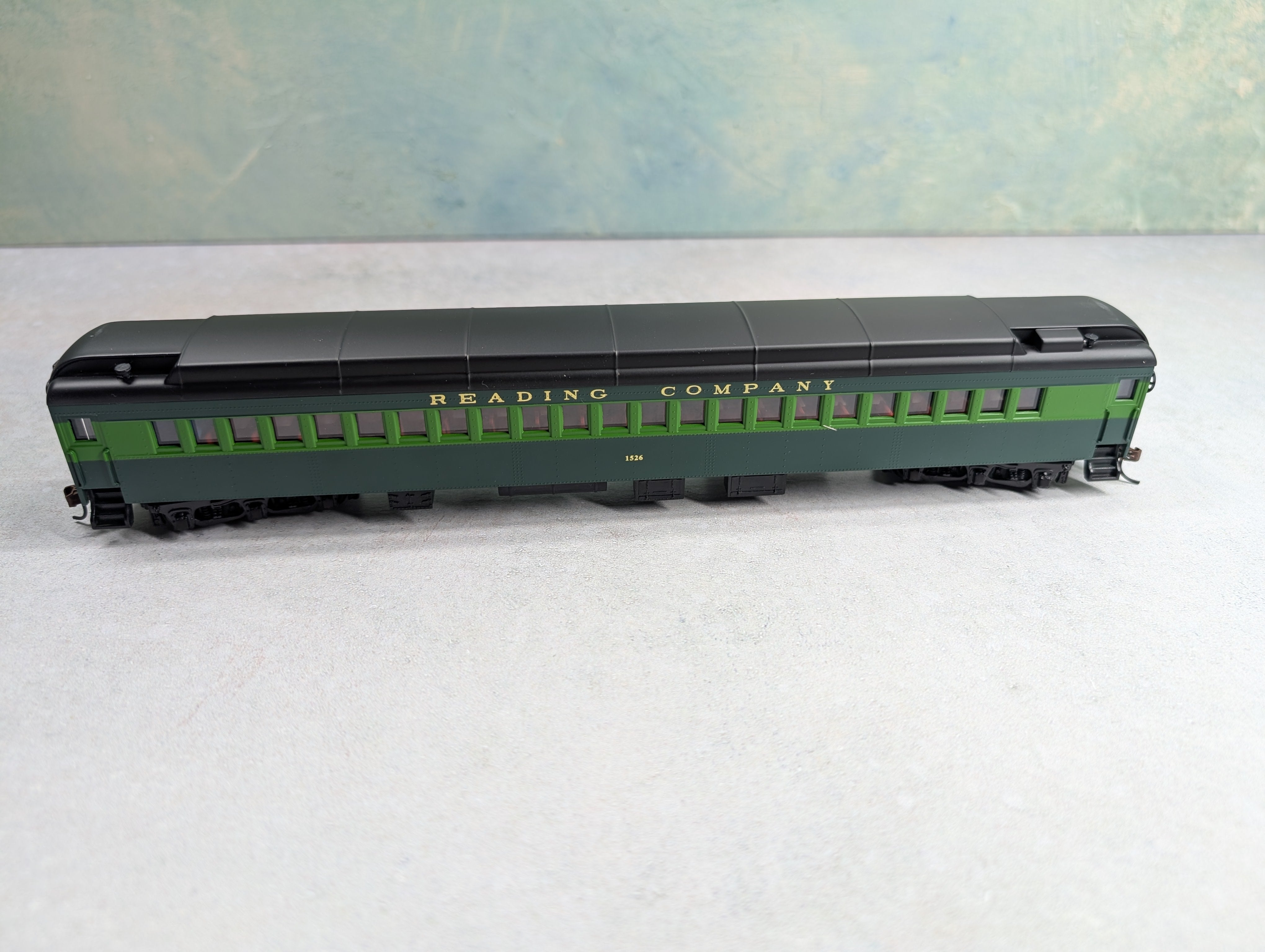 USED IHC 49571 HO Scale Coach Heavyweight Passenger Car Reading #1526 w/ Interiors