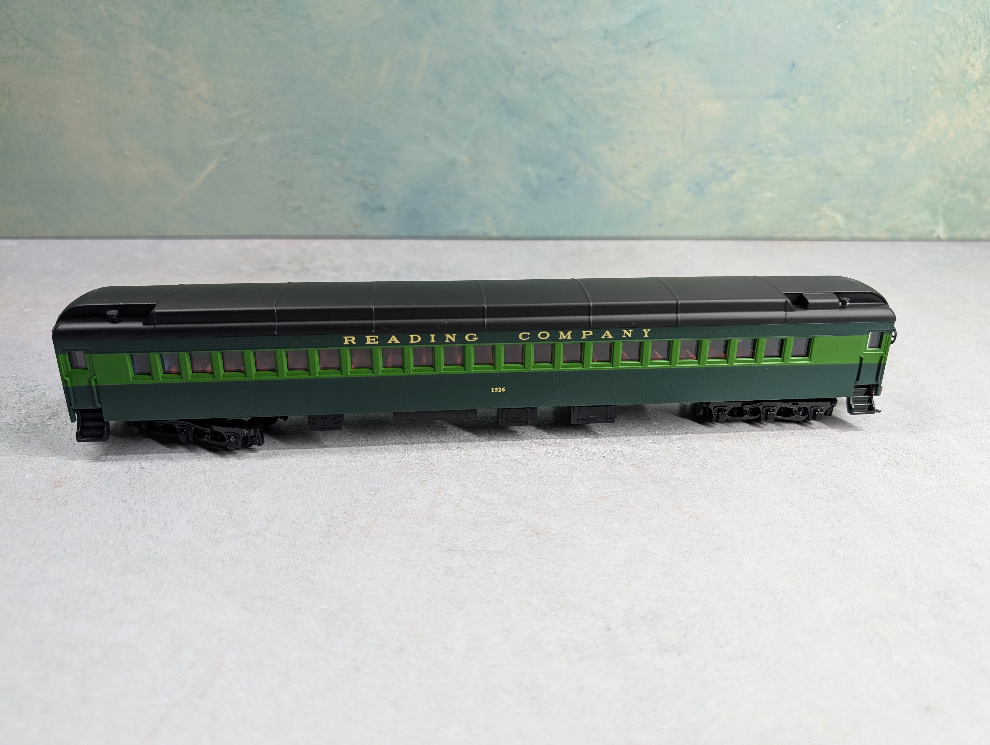 USED IHC 49571 HO Scale Coach Heavyweight Passenger Car Reading #1526 w/ Interiors