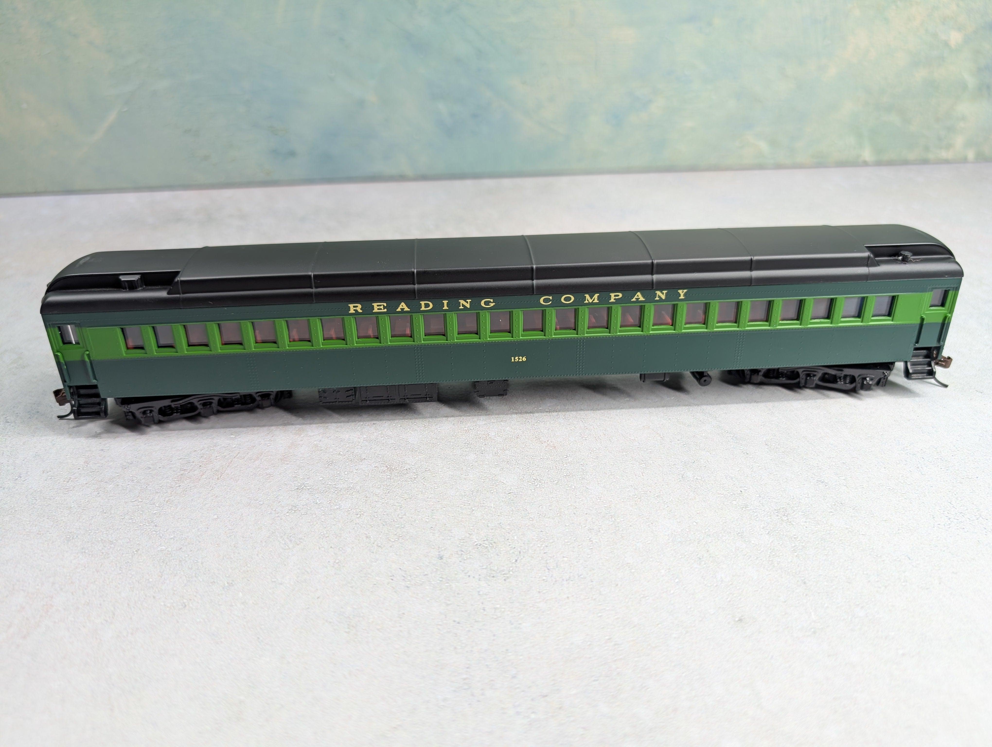 USED IHC 49571 HO Scale Coach Heavyweight Passenger Car Reading #1526 w/ Interiors