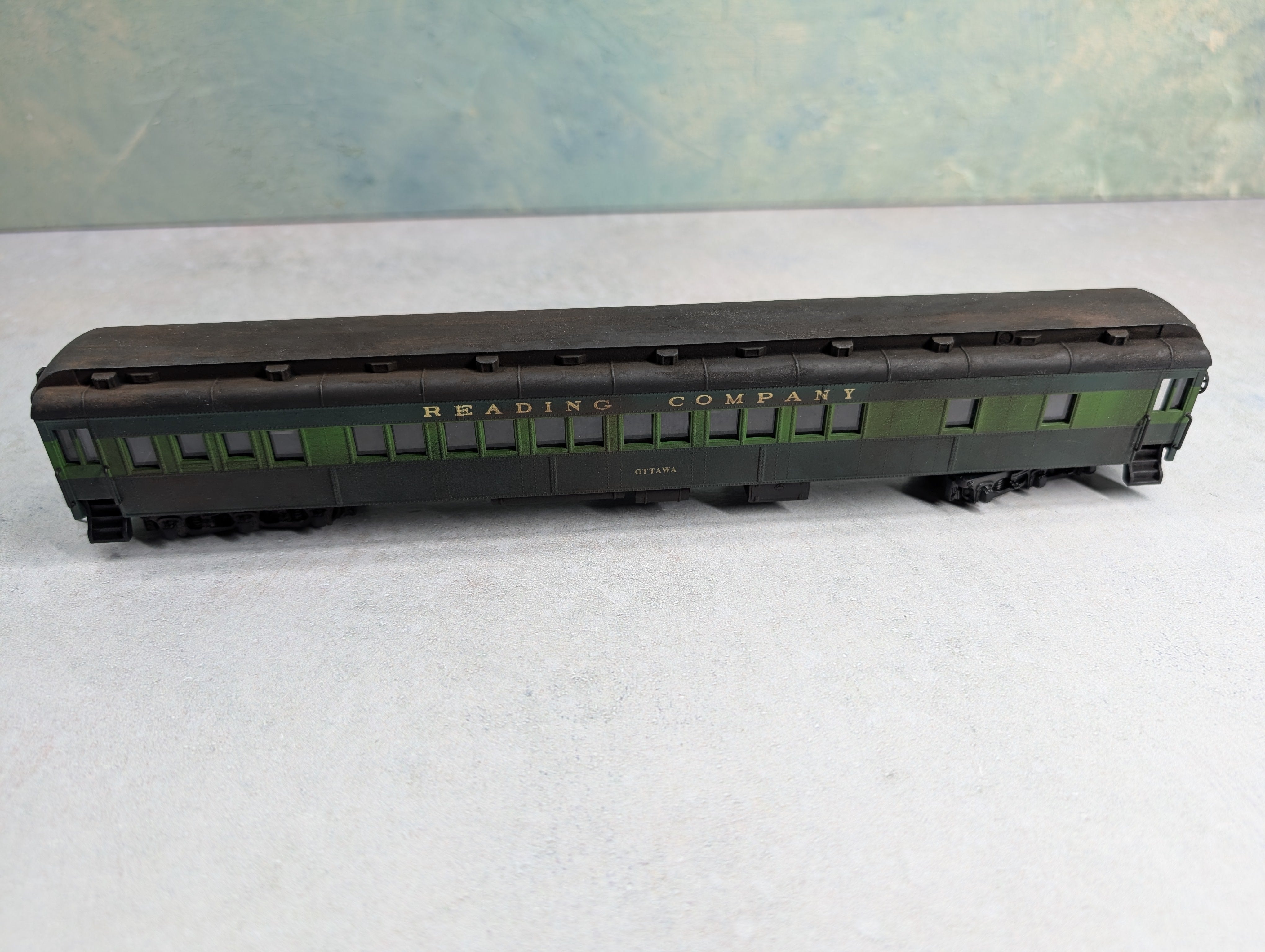 USED IHC HO Scale Weathered Sleeper Heavyweight Passenger Car Reading Ottawa