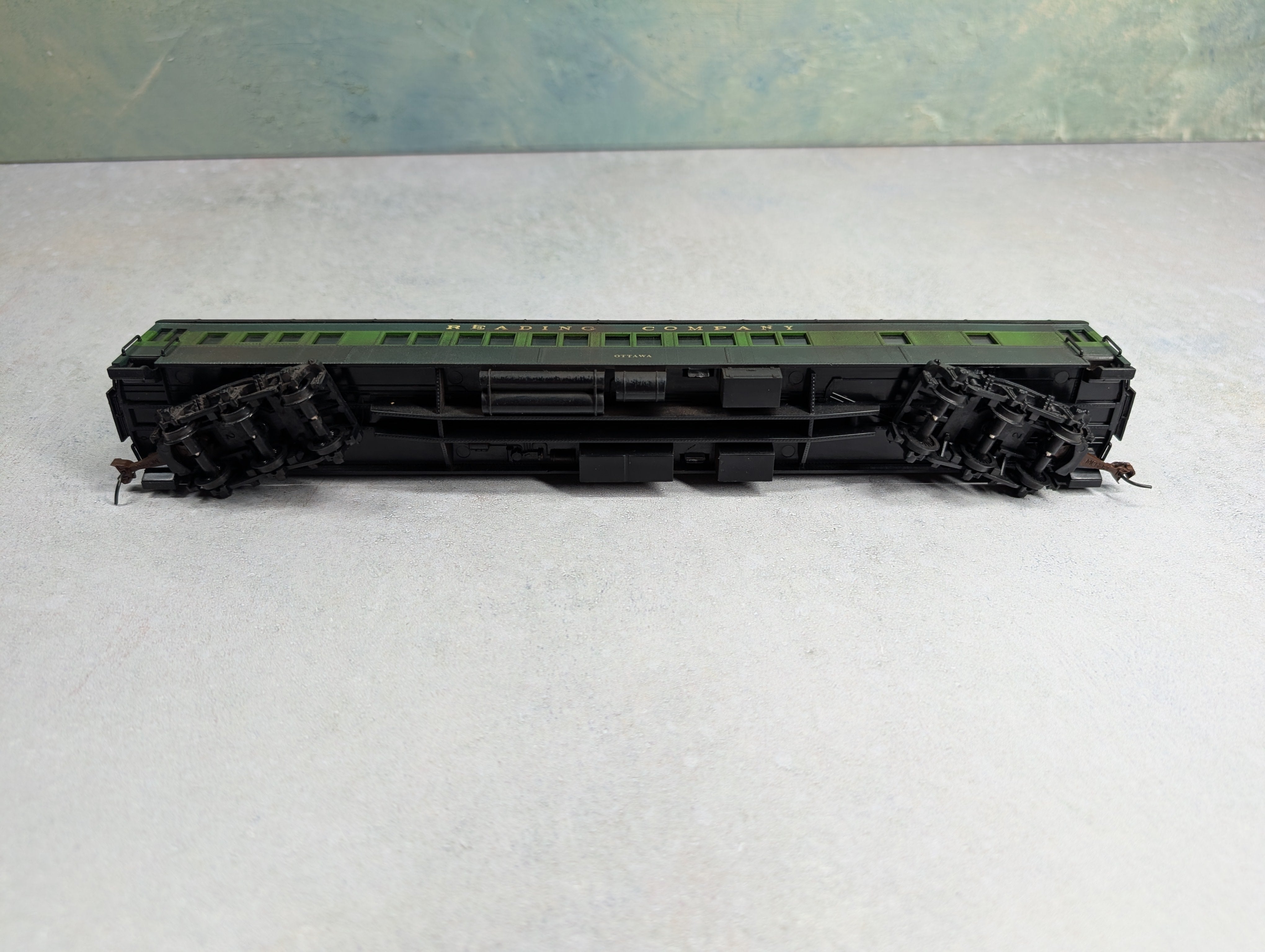 USED IHC HO Scale Weathered Sleeper Heavyweight Passenger Car Reading Ottawa