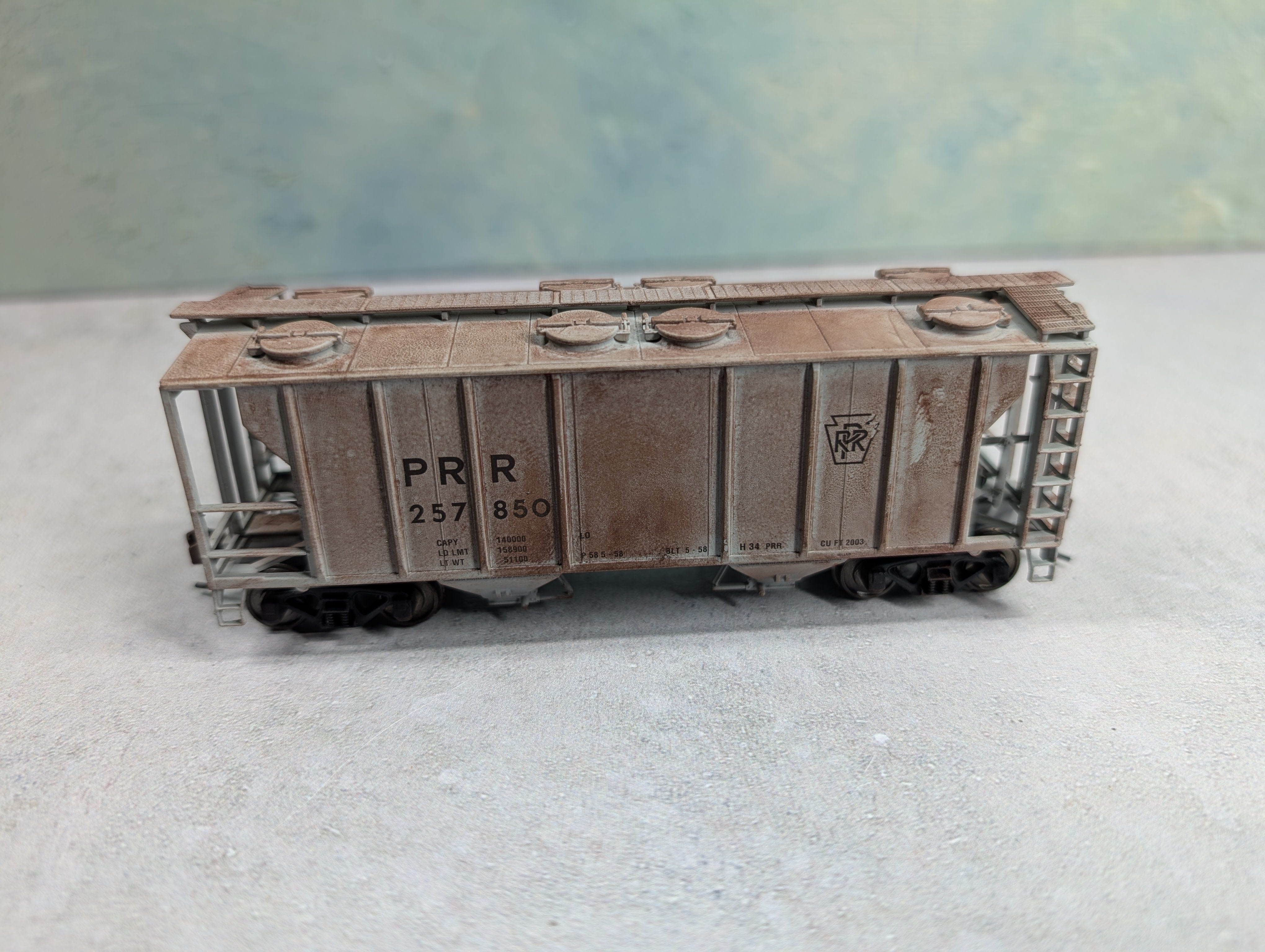 USED Atlas HO Scale Beautifully Weathered Covered Hopper Pennsylvania PRR #257850