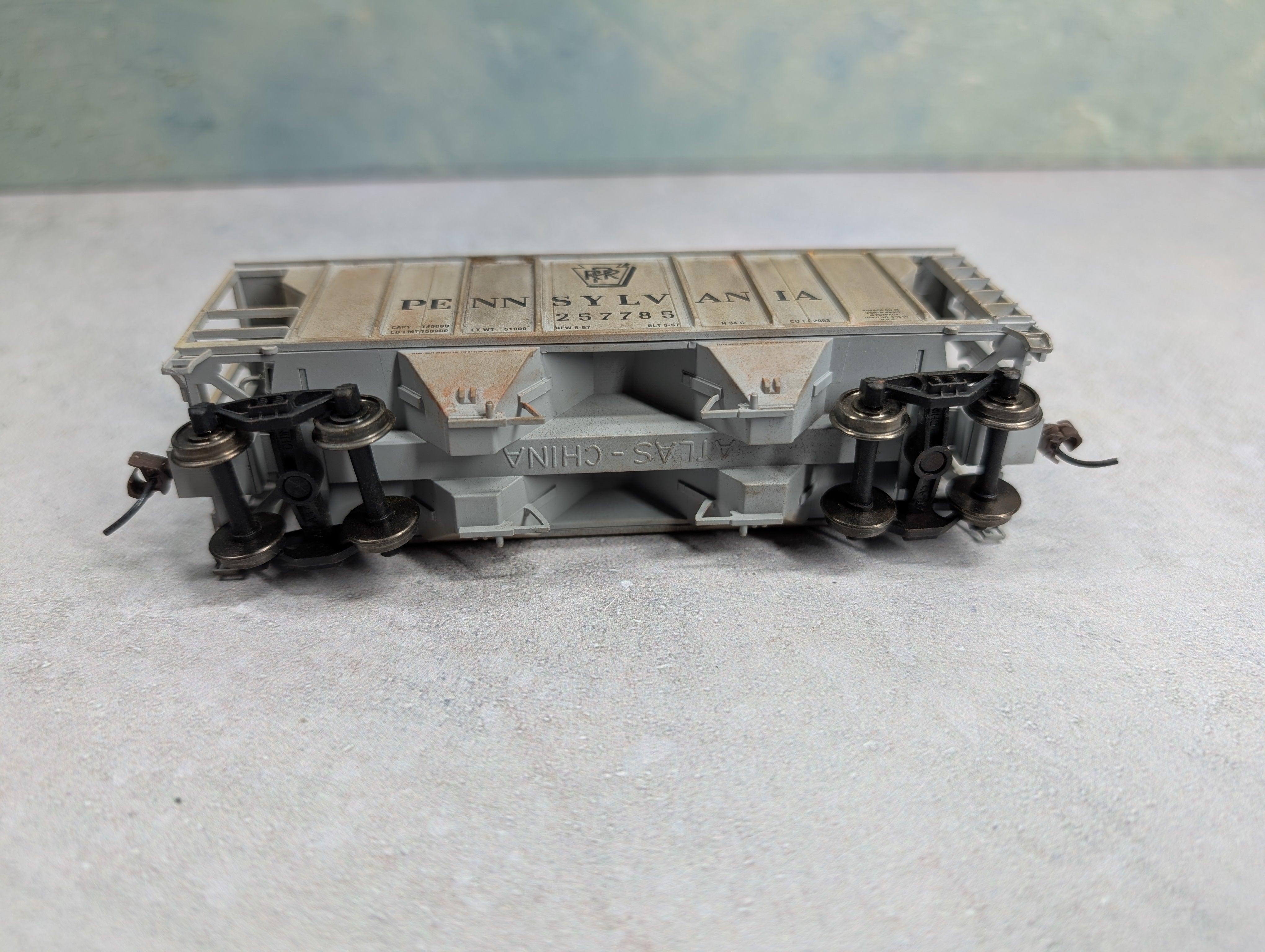USED Atlas HO Scale Beautifully Weathered Covered Hopper Pennsylvania PRR #257785