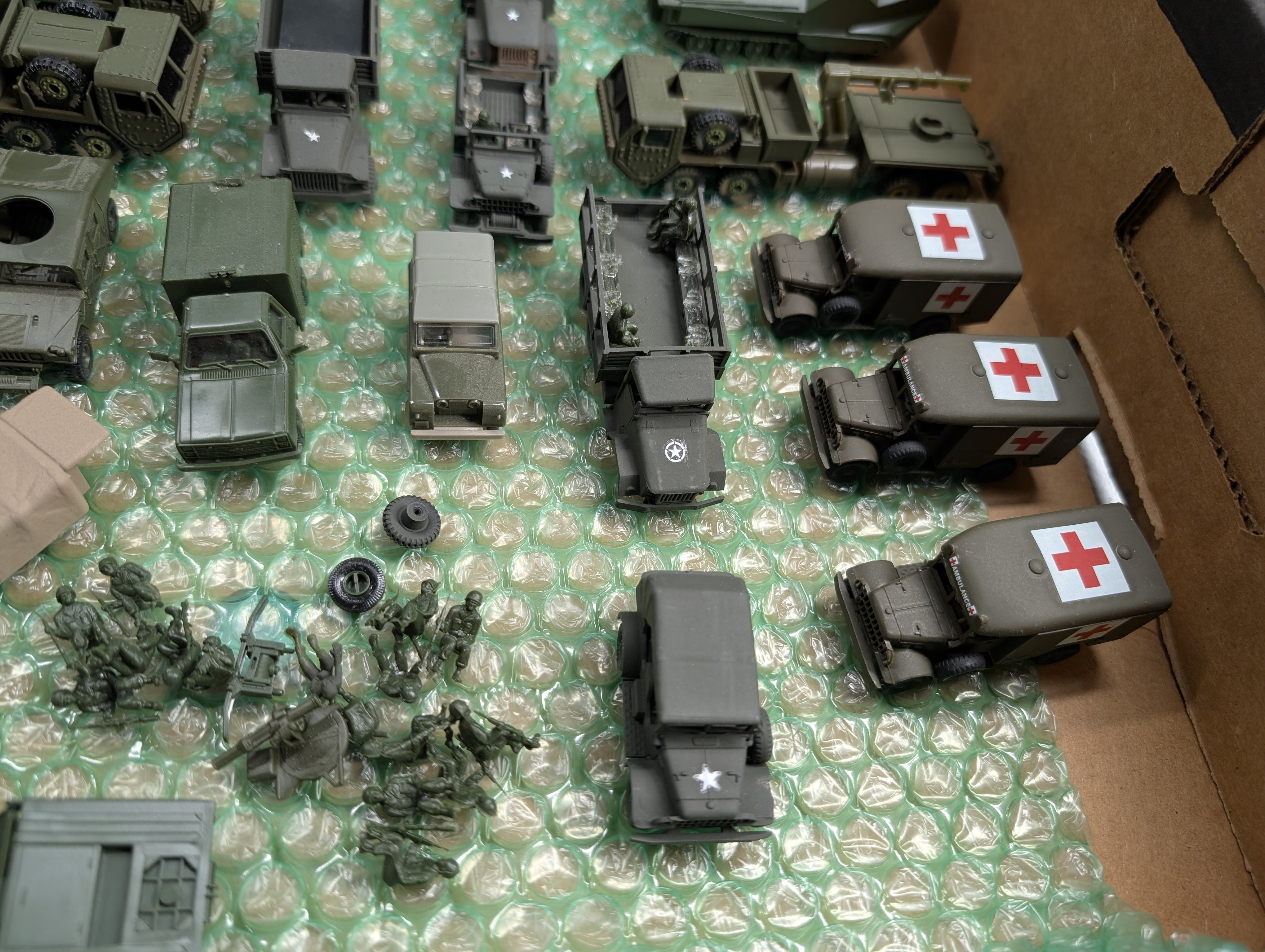 USED ROCO HO Scale Lot of Various Army Tank Cars, Vehicles, Parts and more, MiniTanks