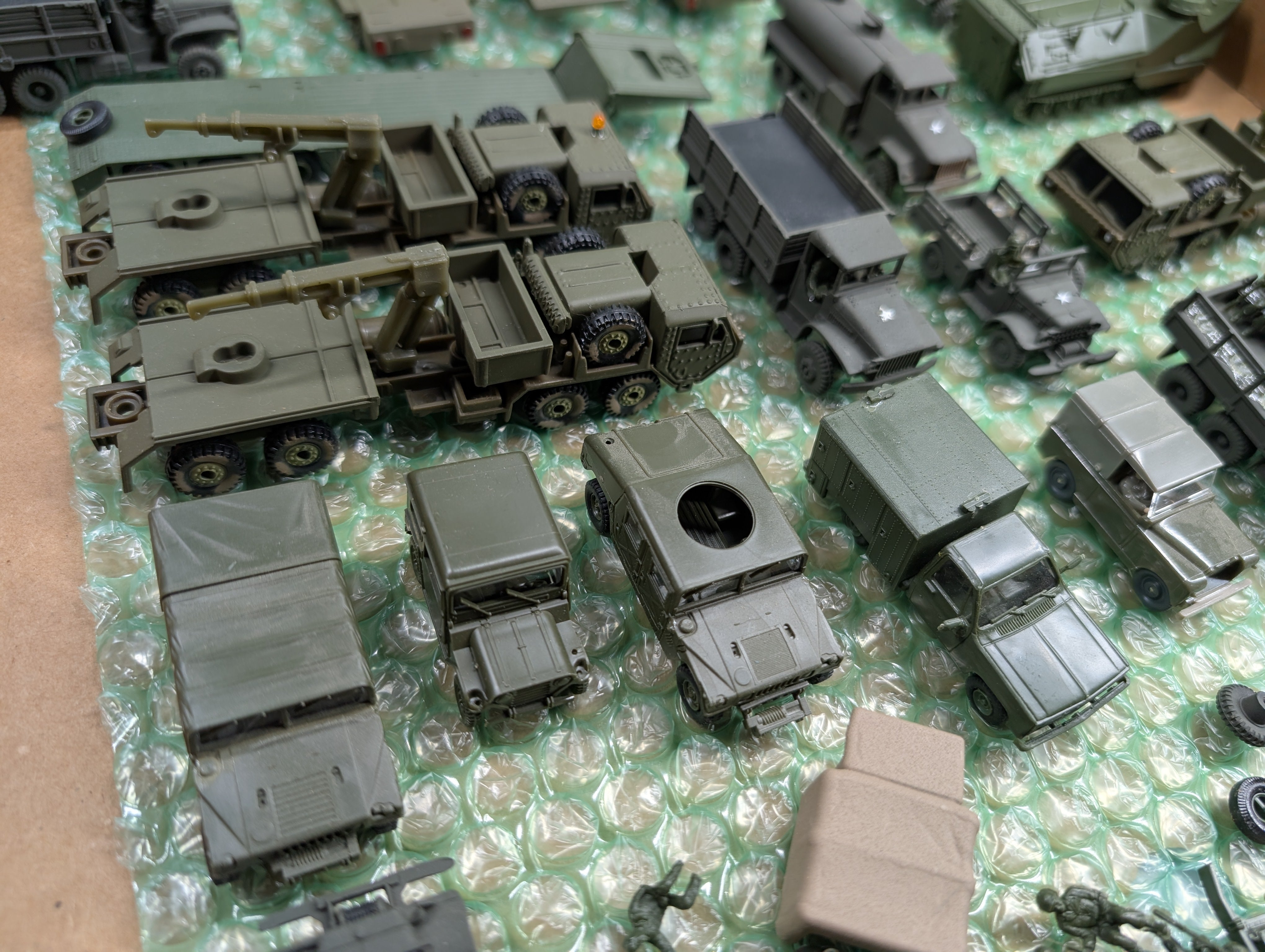 USED ROCO HO Scale Lot of Various Army Tank Cars, Vehicles, Parts and more, MiniTanks