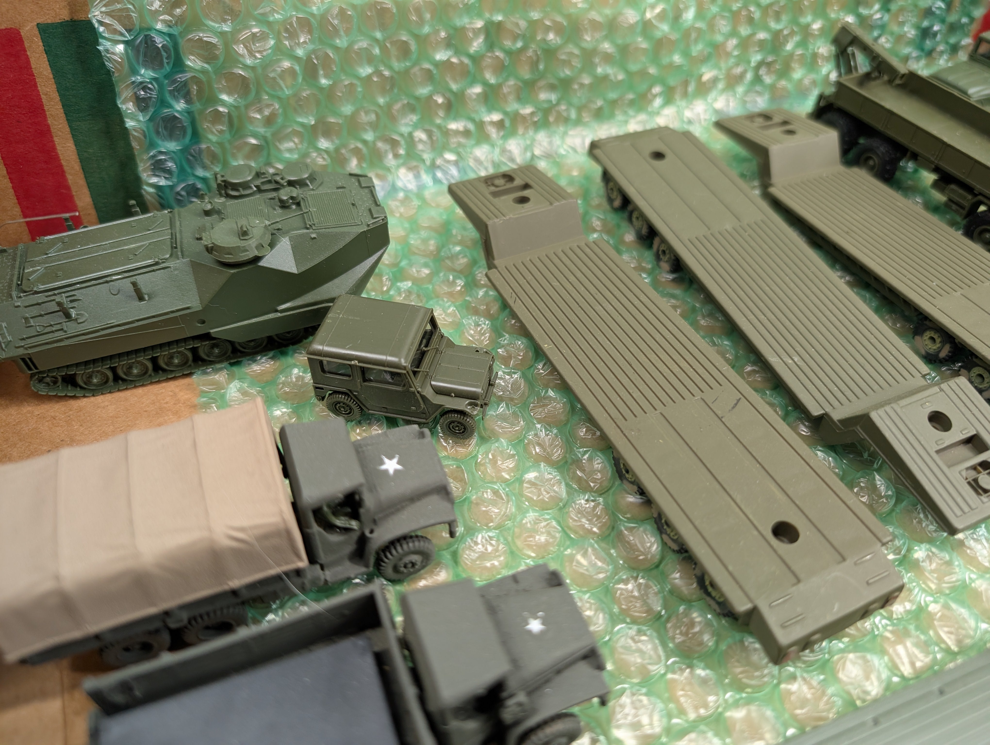 USED ROCO HO Scale Lot of Various Army Tank Cars, Vehicles, Parts and more, MiniTanks