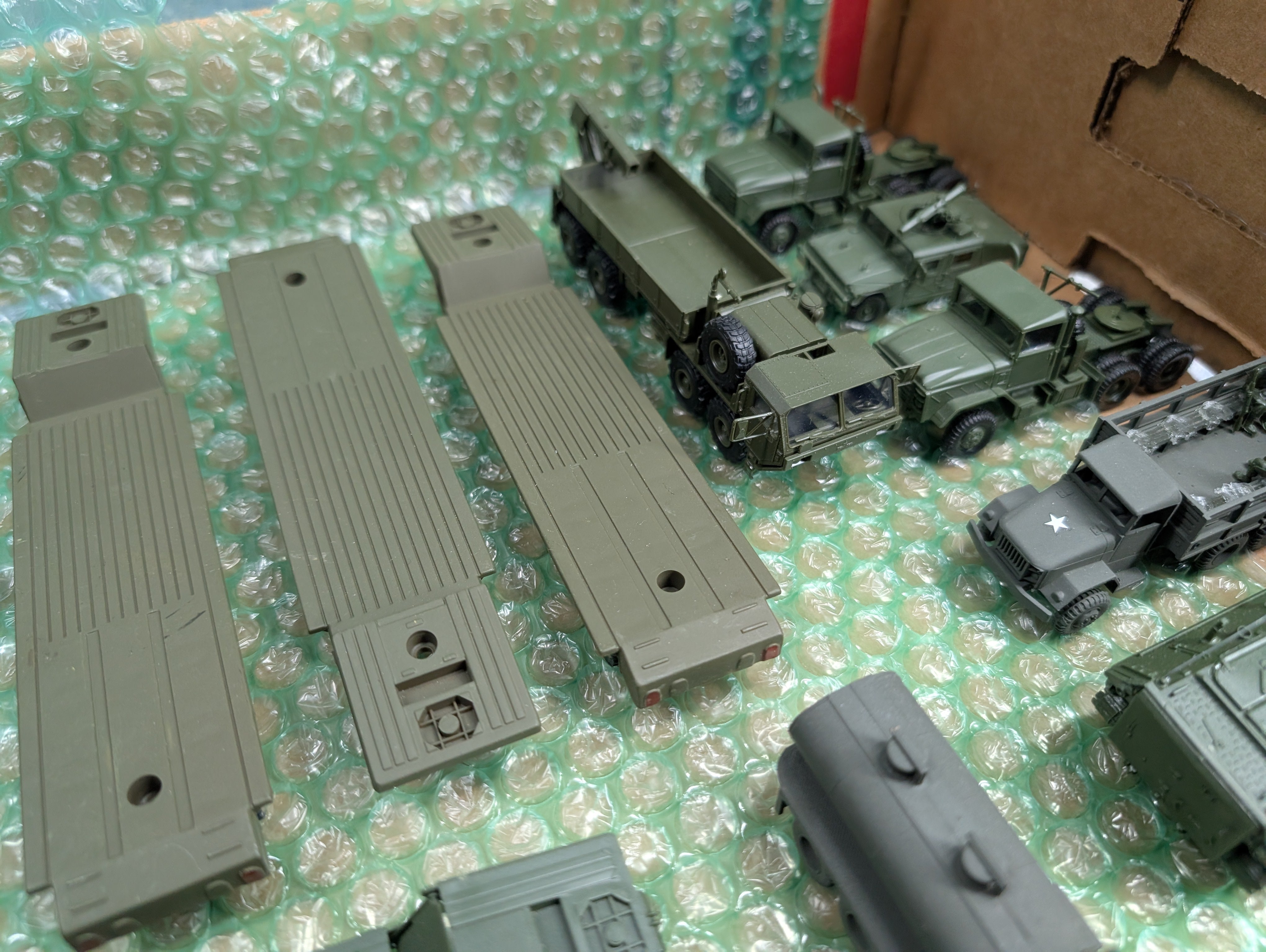 USED ROCO HO Scale Lot of Various Army Tank Cars, Vehicles, Parts and more, MiniTanks