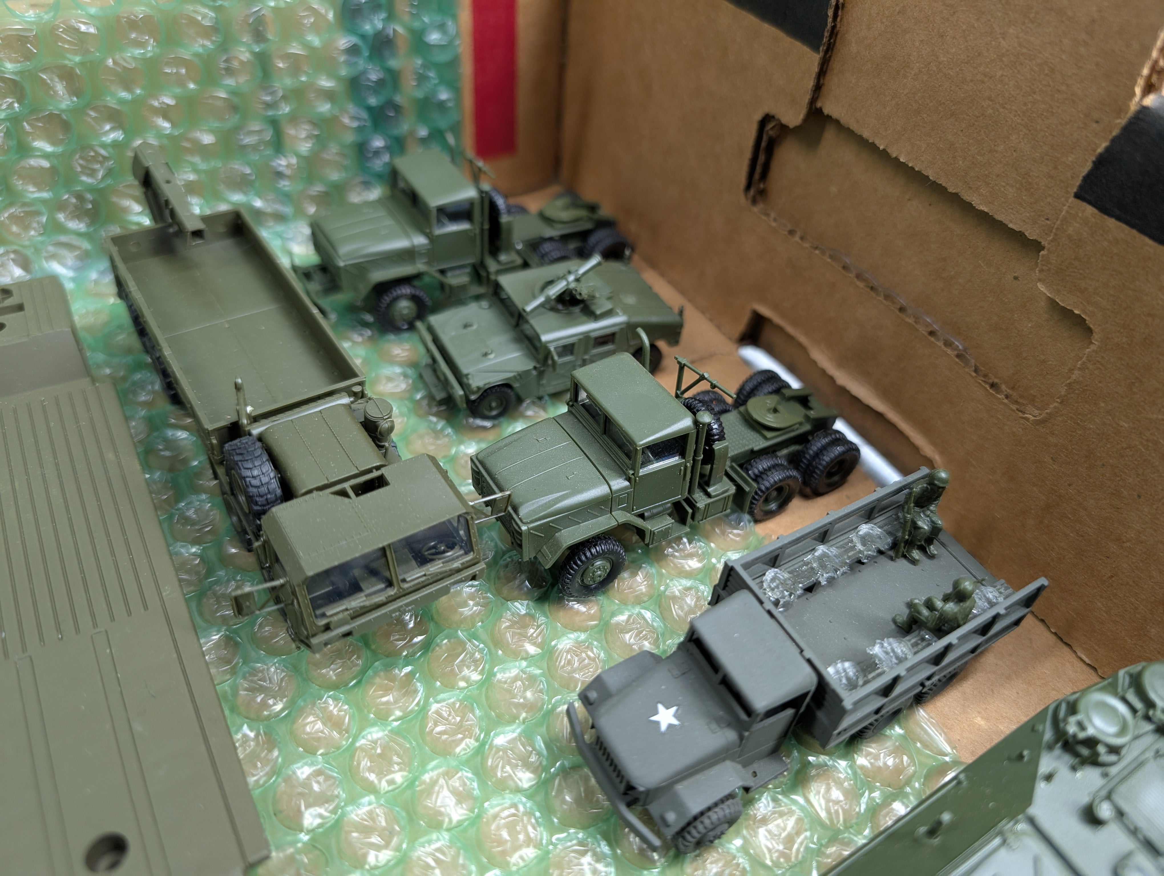 USED ROCO HO Scale Lot of Various Army Tank Cars, Vehicles, Parts and more, MiniTanks