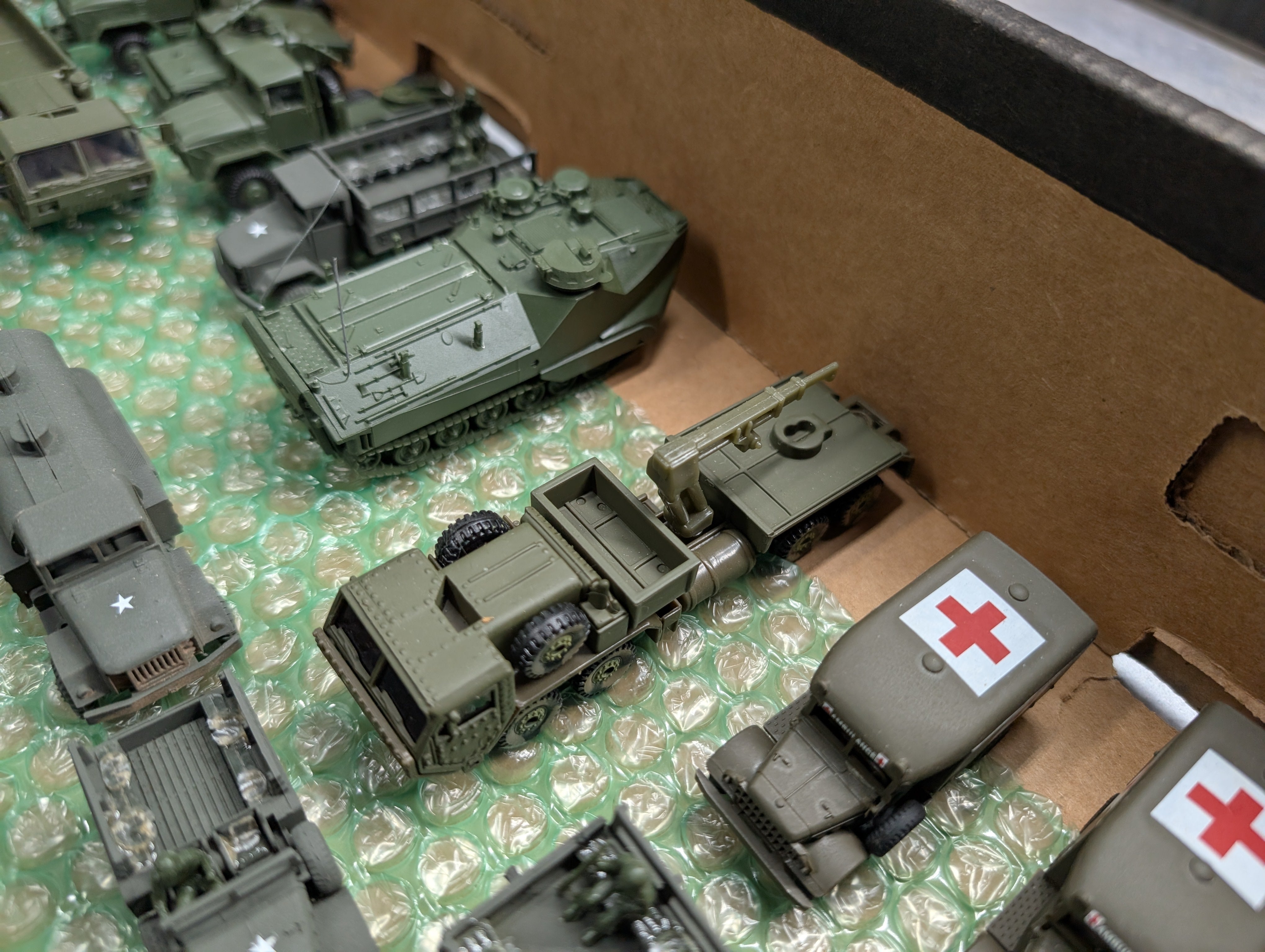 USED ROCO HO Scale Lot of Various Army Tank Cars, Vehicles, Parts and more, MiniTanks
