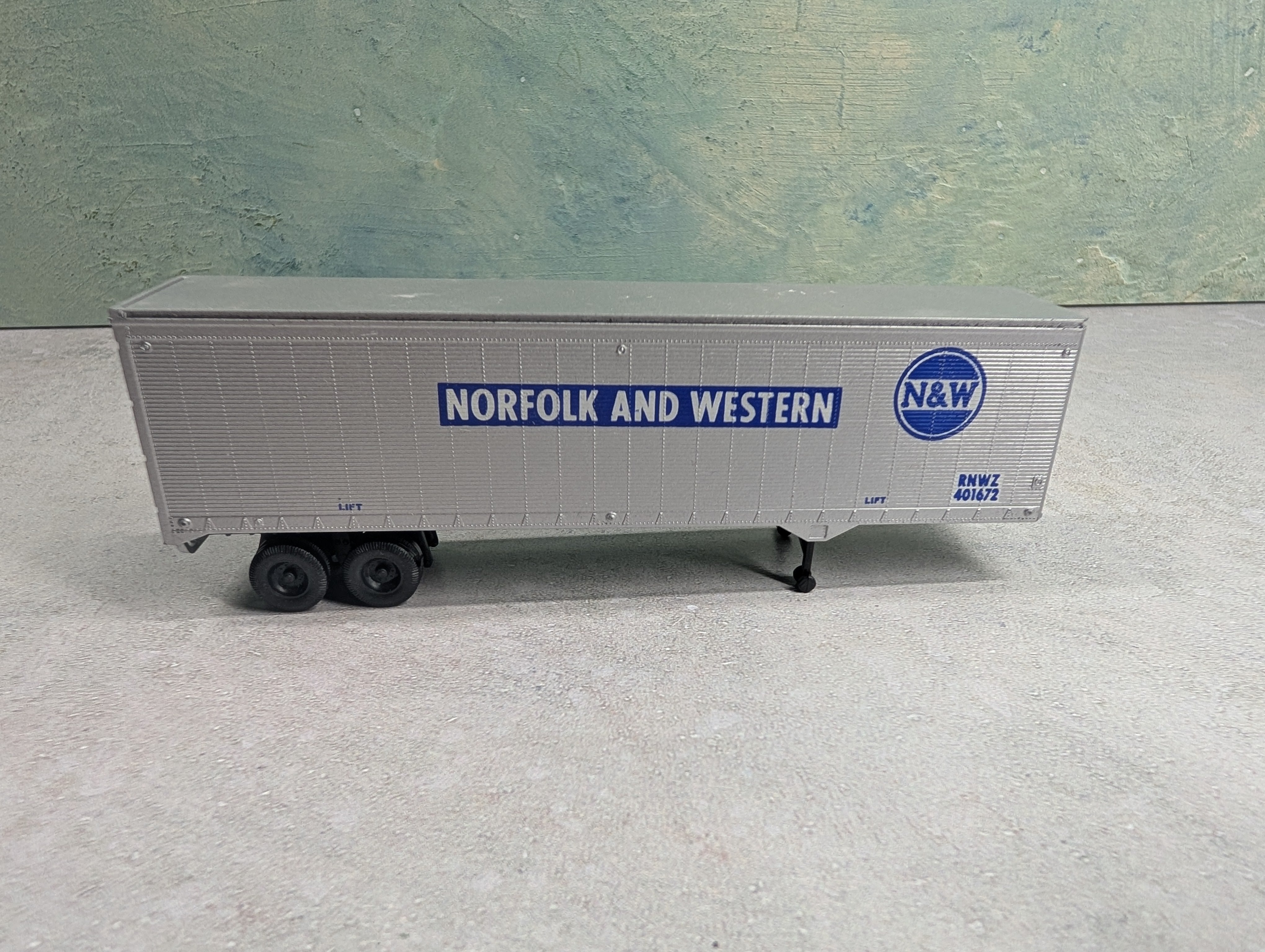 USED Athearn HO Scale 40' Trailer Norfolk & Western RNWZ #401672