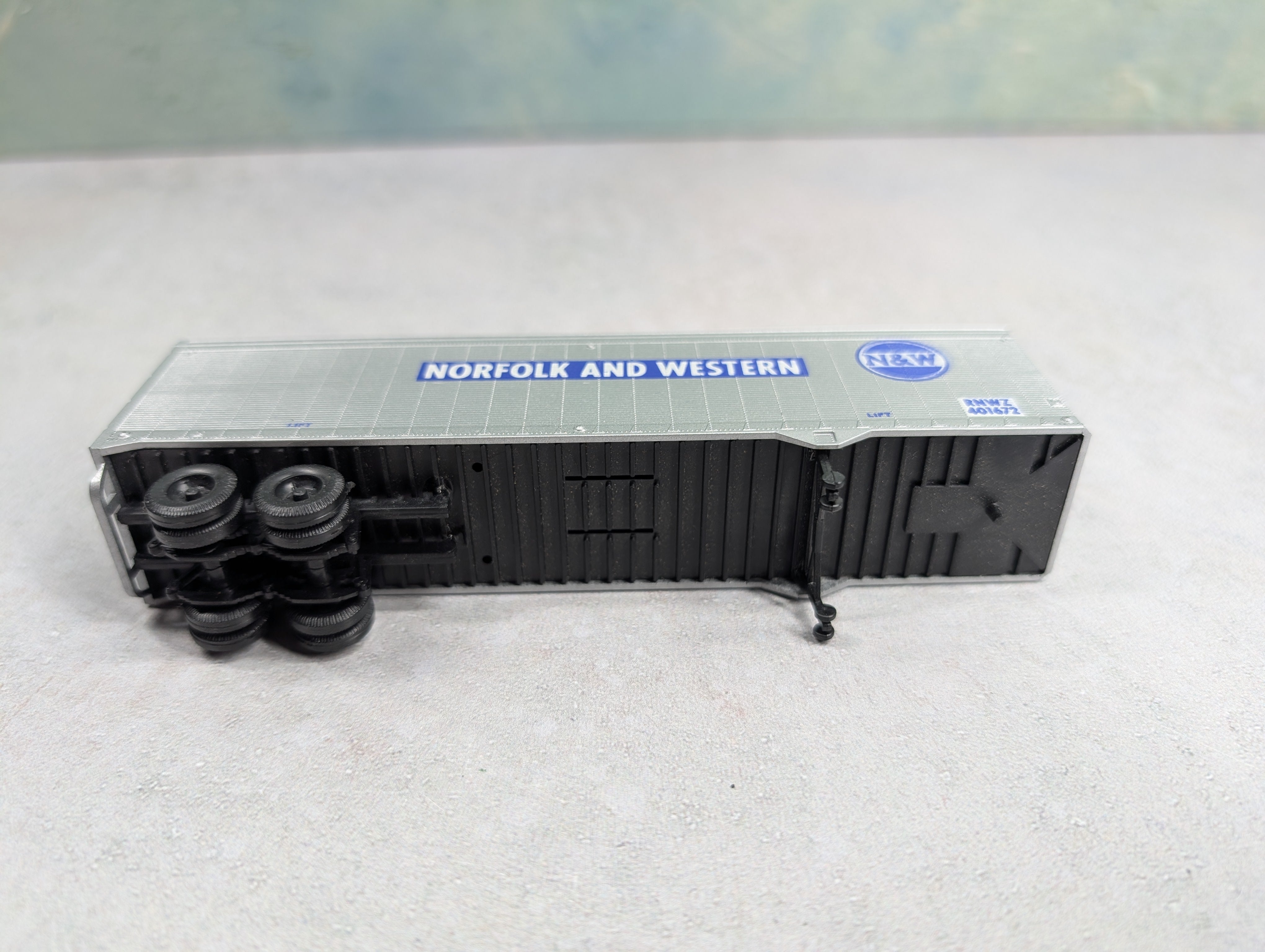 USED Athearn HO Scale 40' Trailer Norfolk & Western RNWZ #401672