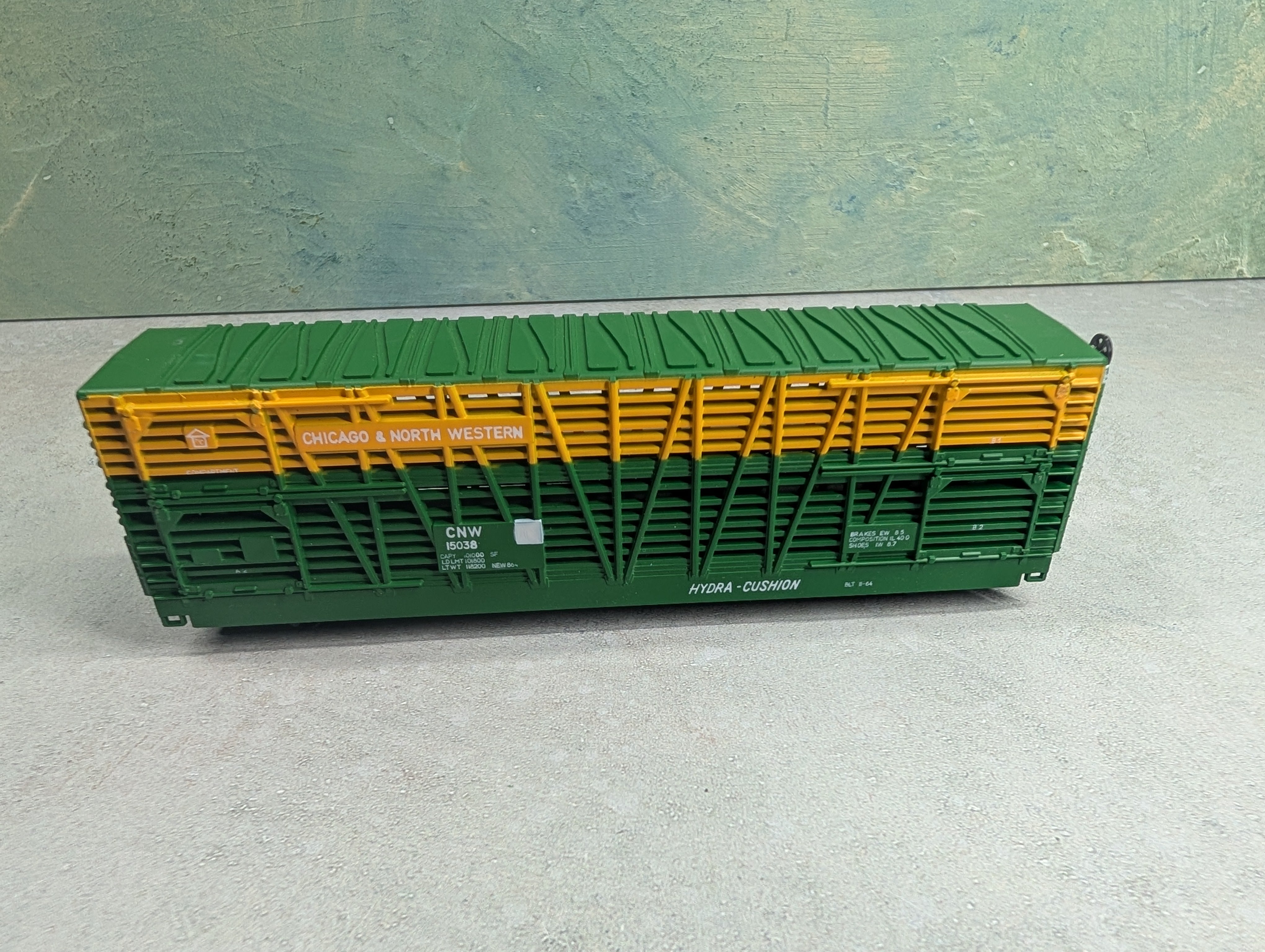 USED AHM HO Scale Hydra-Cushion Cattle Stock Car Chicago & North Western CNW #15038
