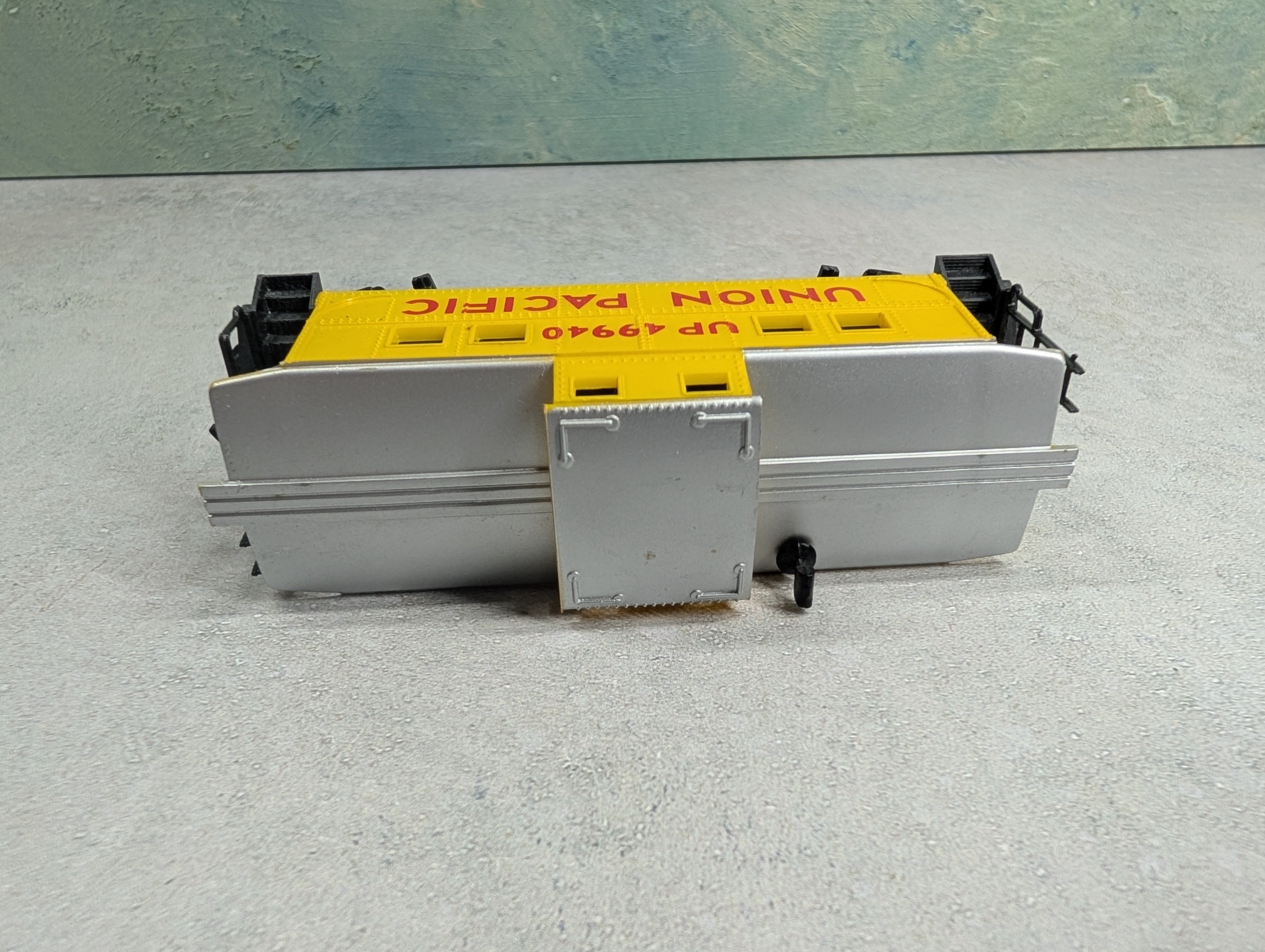 USED Life-Like HO Scale Caboose Union Pacific UP #49940 Silver Roof