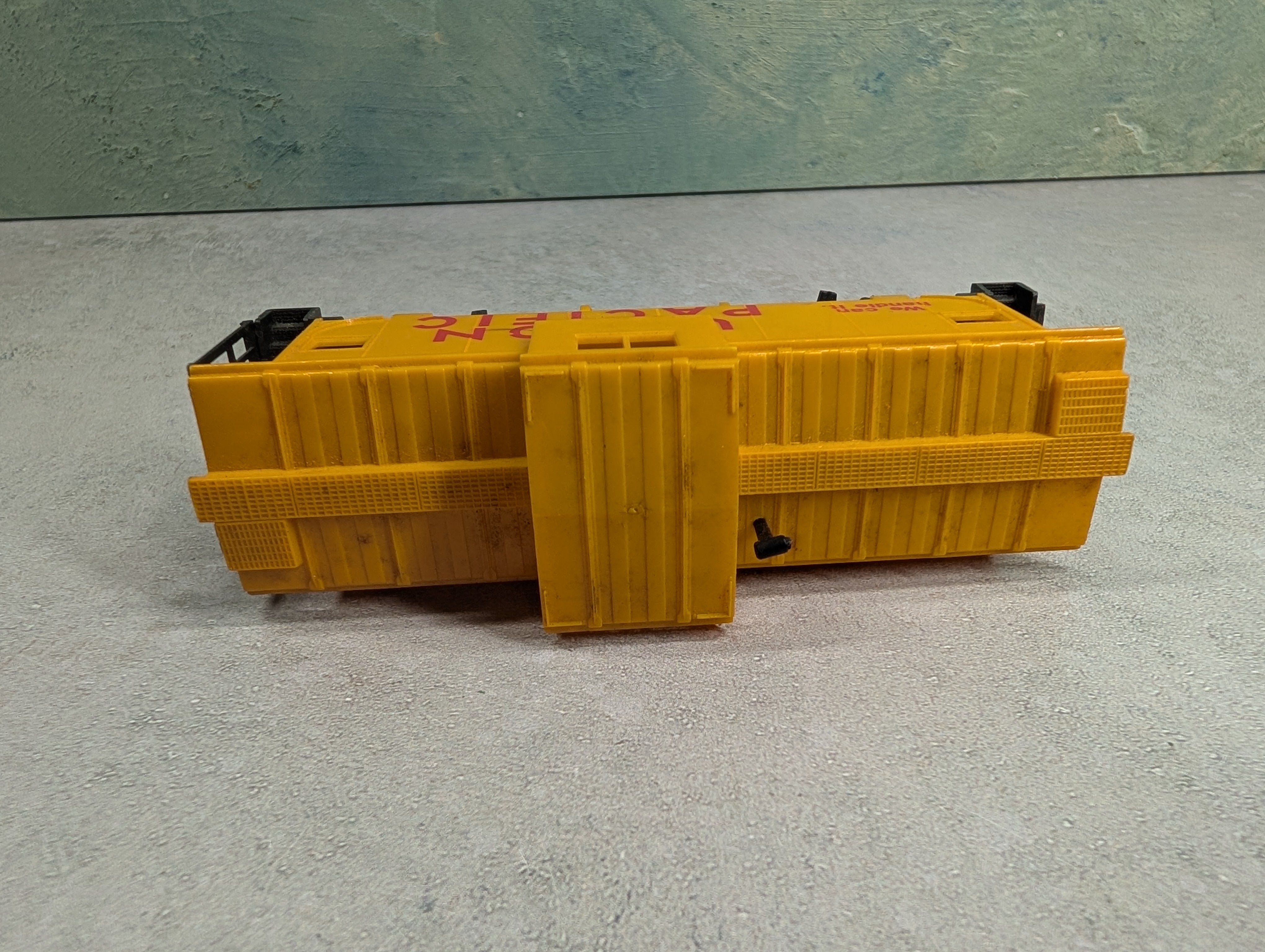 USED AHM HO Scale Caboose Union Pacific Weighted 4.1 oz