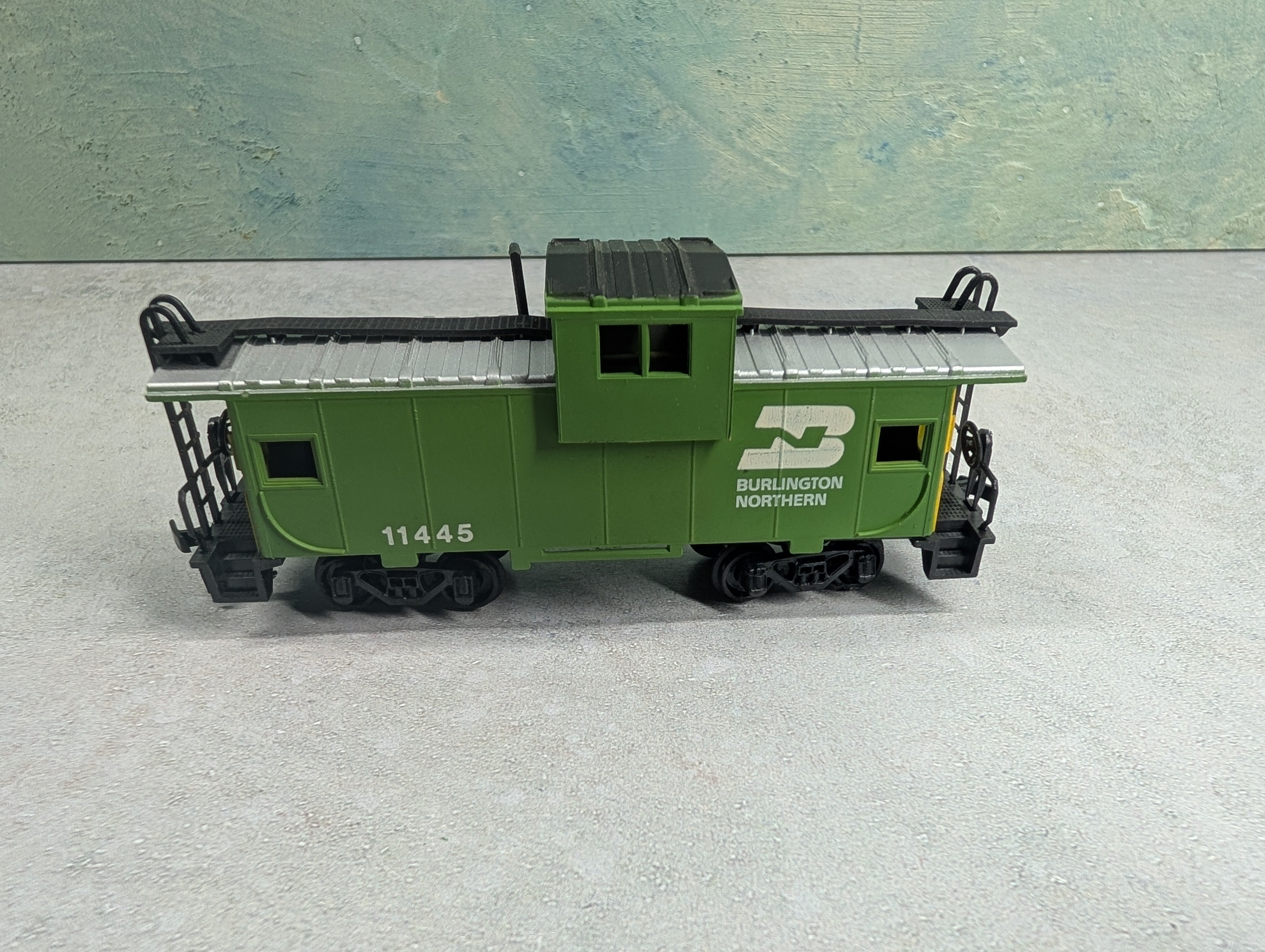 USED Bachmann HO Scale Caboose Burlington Northern #11445