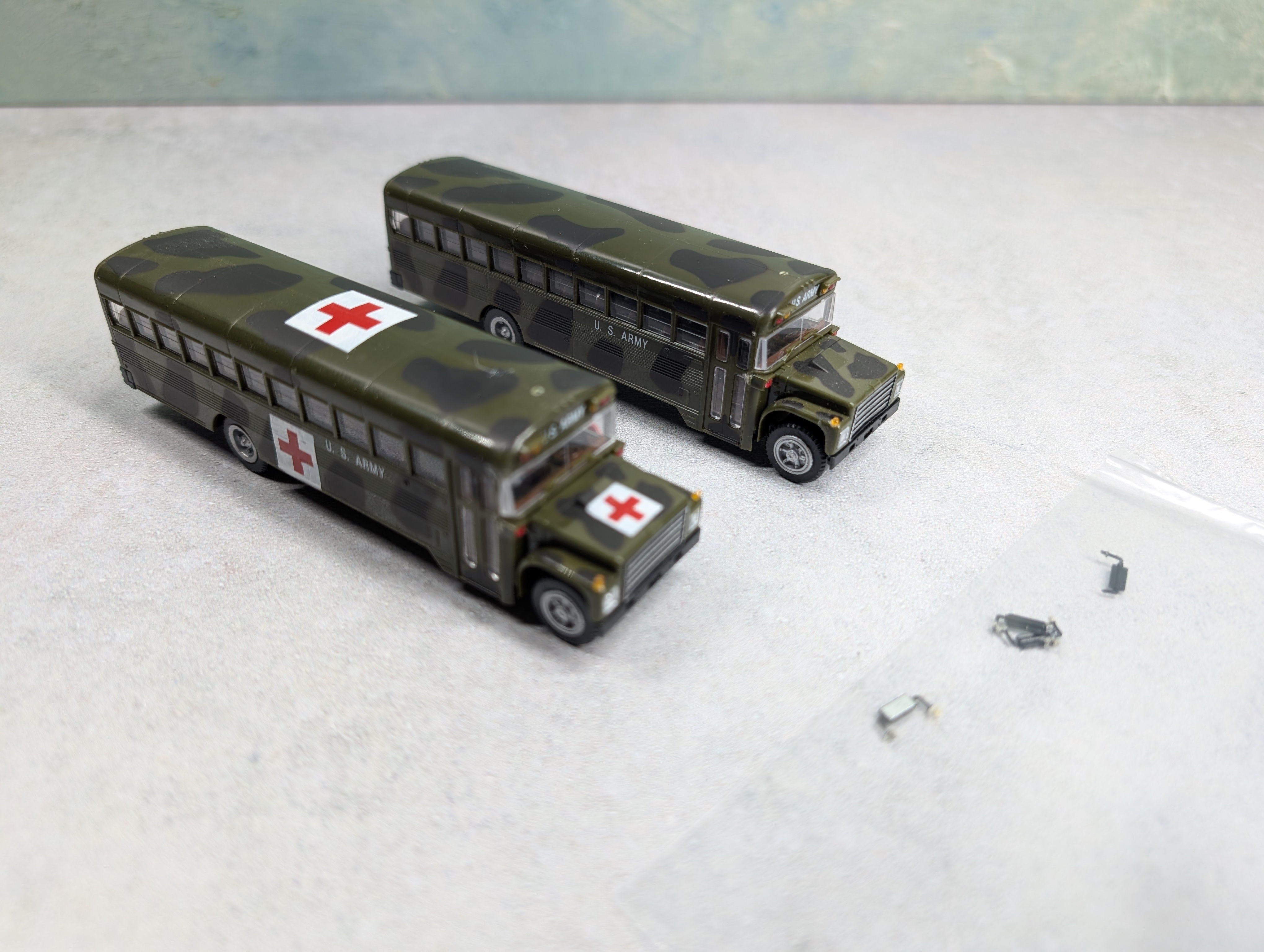 USED Herpa HO Scale US Army Buses, Military Vehicle