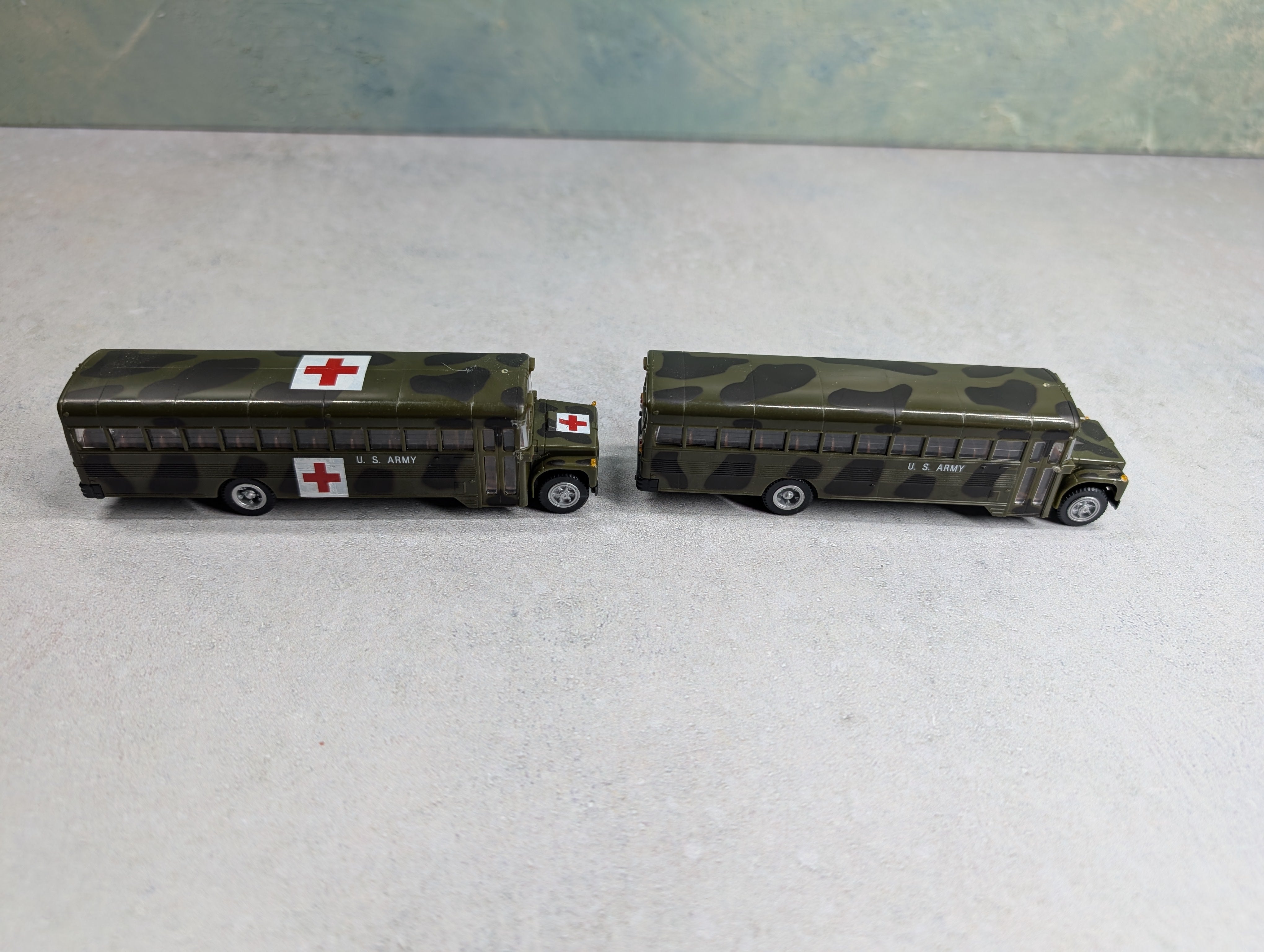 USED Herpa HO Scale US Army Buses, Military Vehicle