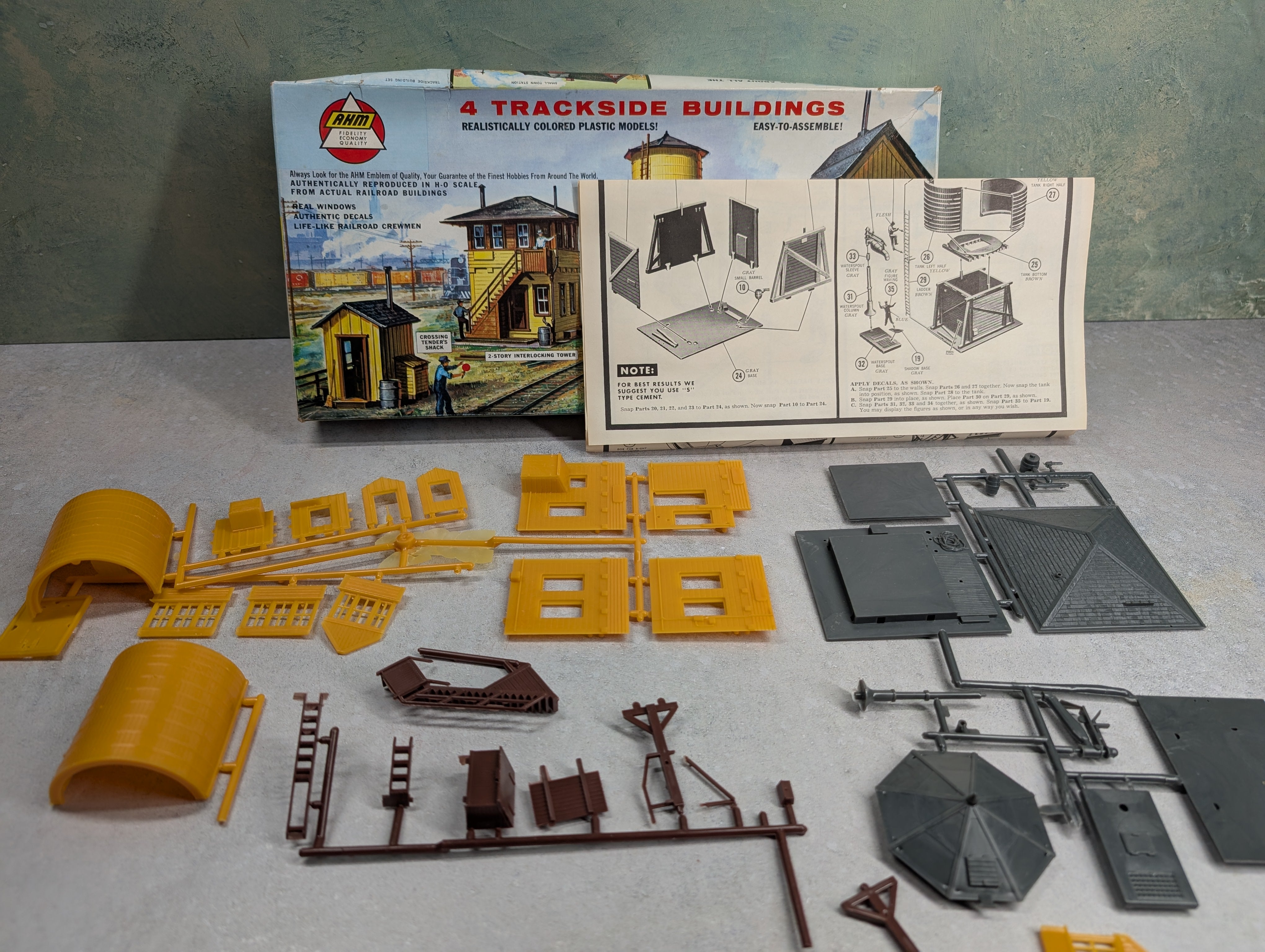 USED AHM 5843 HO Scale 4 Trackside Buildings KIT