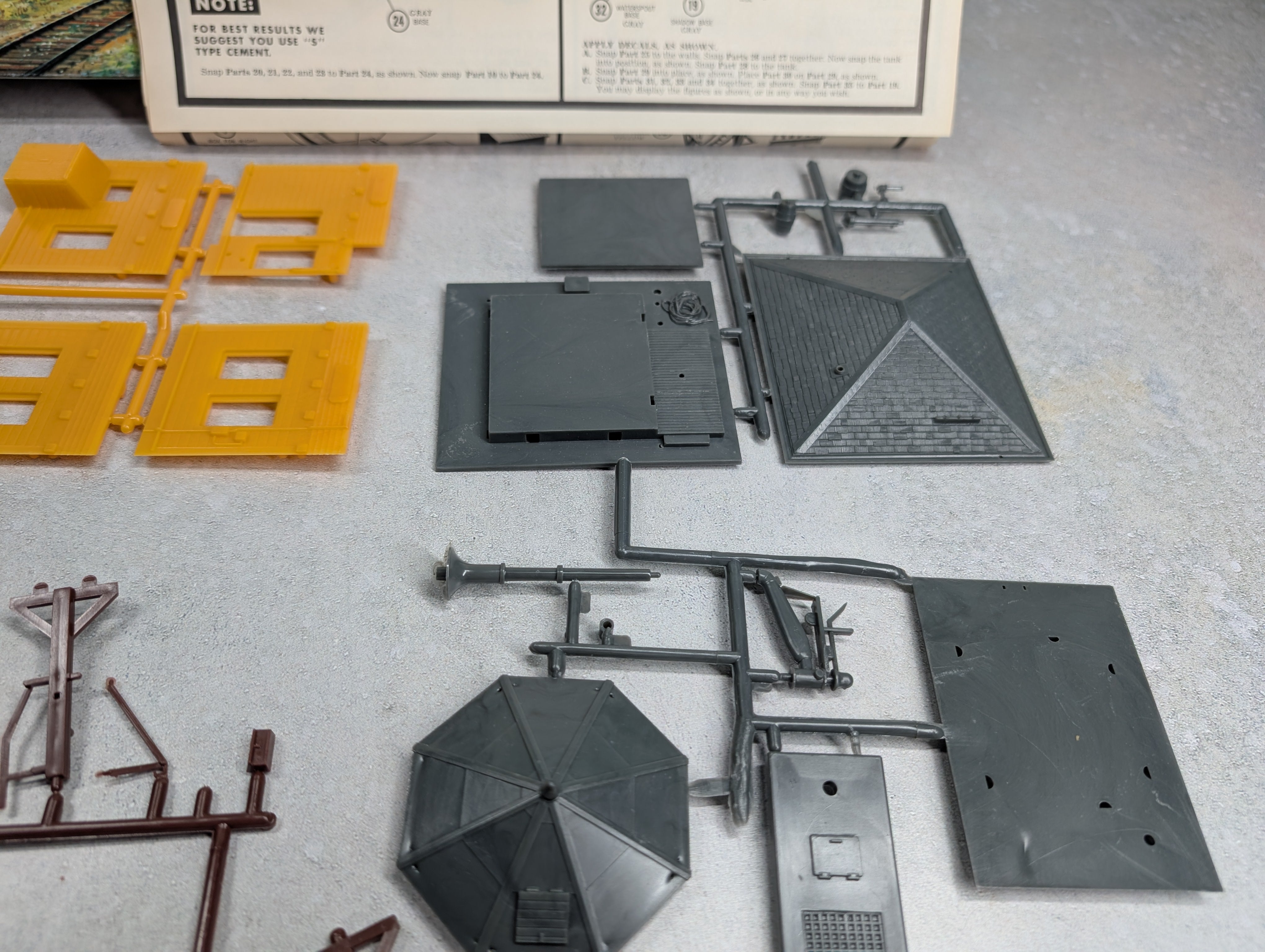 USED AHM 5843 HO Scale 4 Trackside Buildings KIT