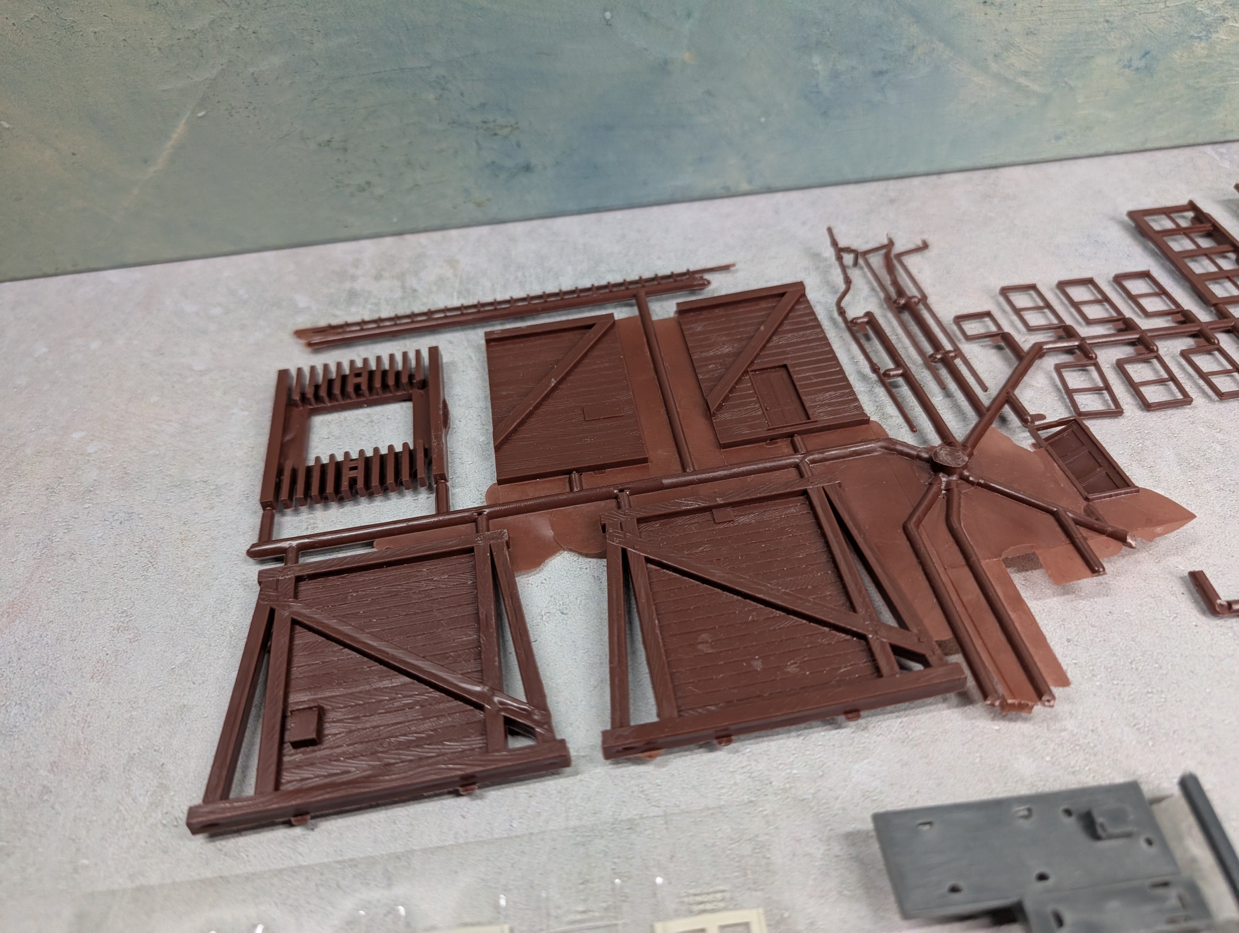USED AHM 5843 HO Scale 4 Trackside Buildings KIT