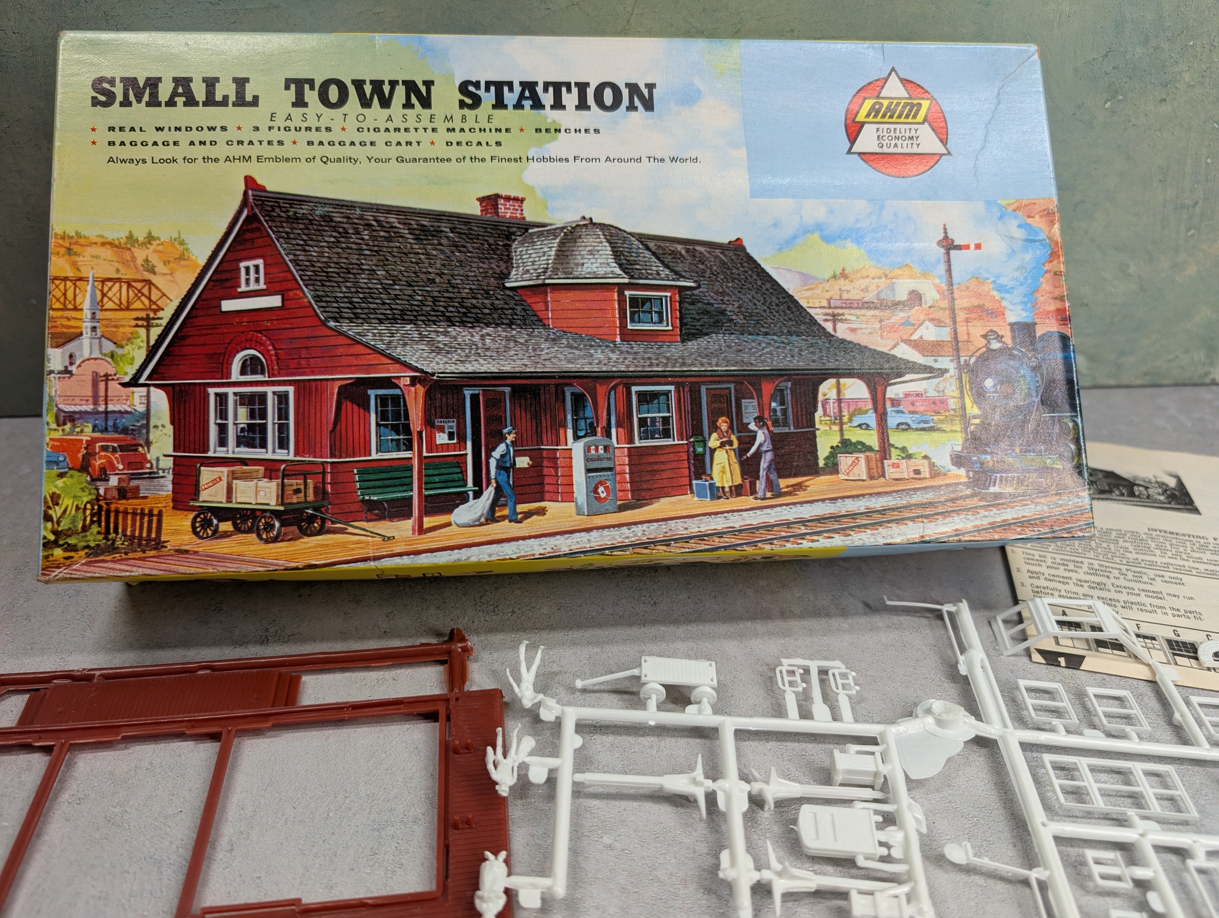 USED AHM 5842 HO Scale Small Town Station KIT