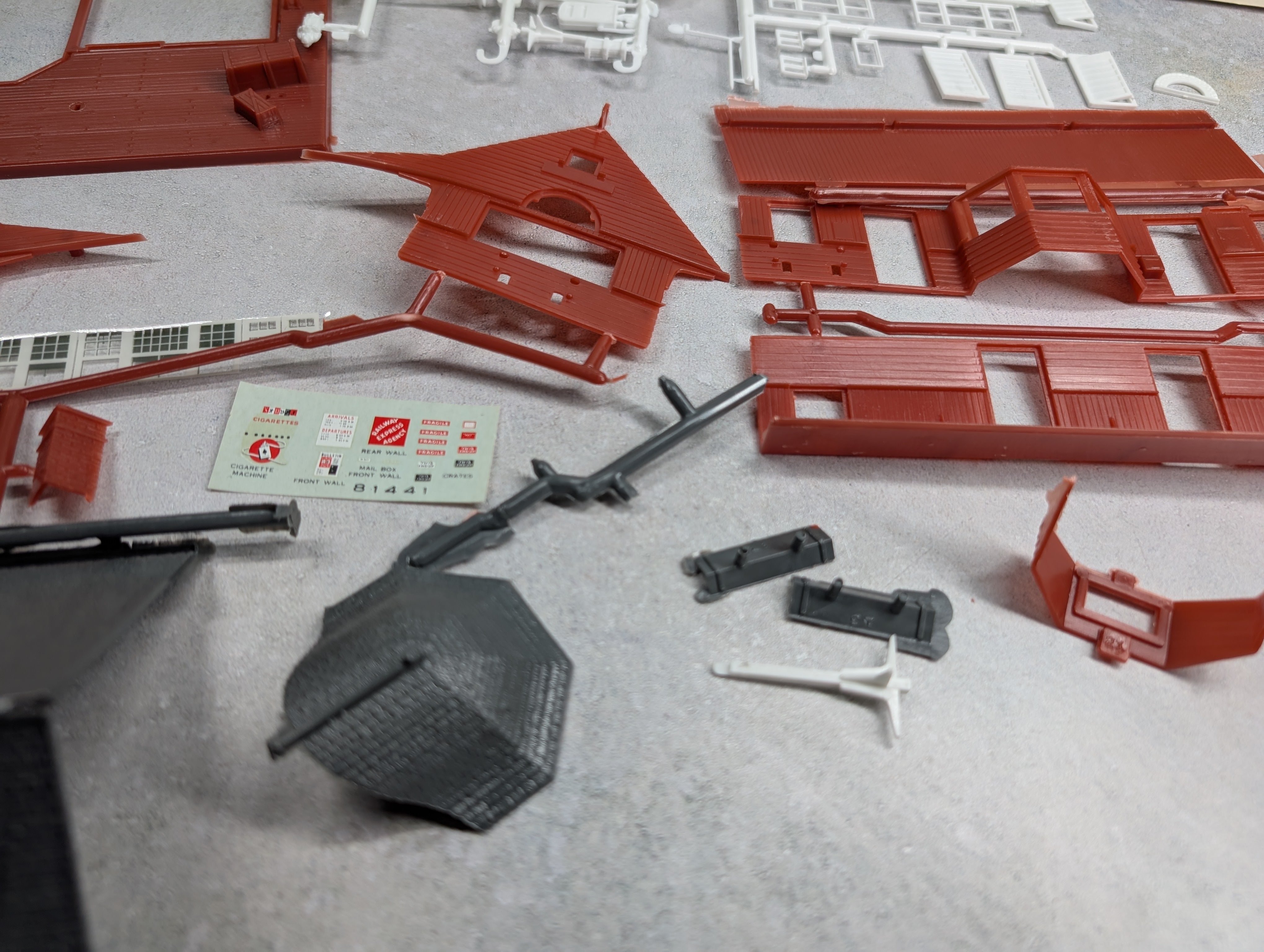 USED AHM 5842 HO Scale Small Town Station KIT