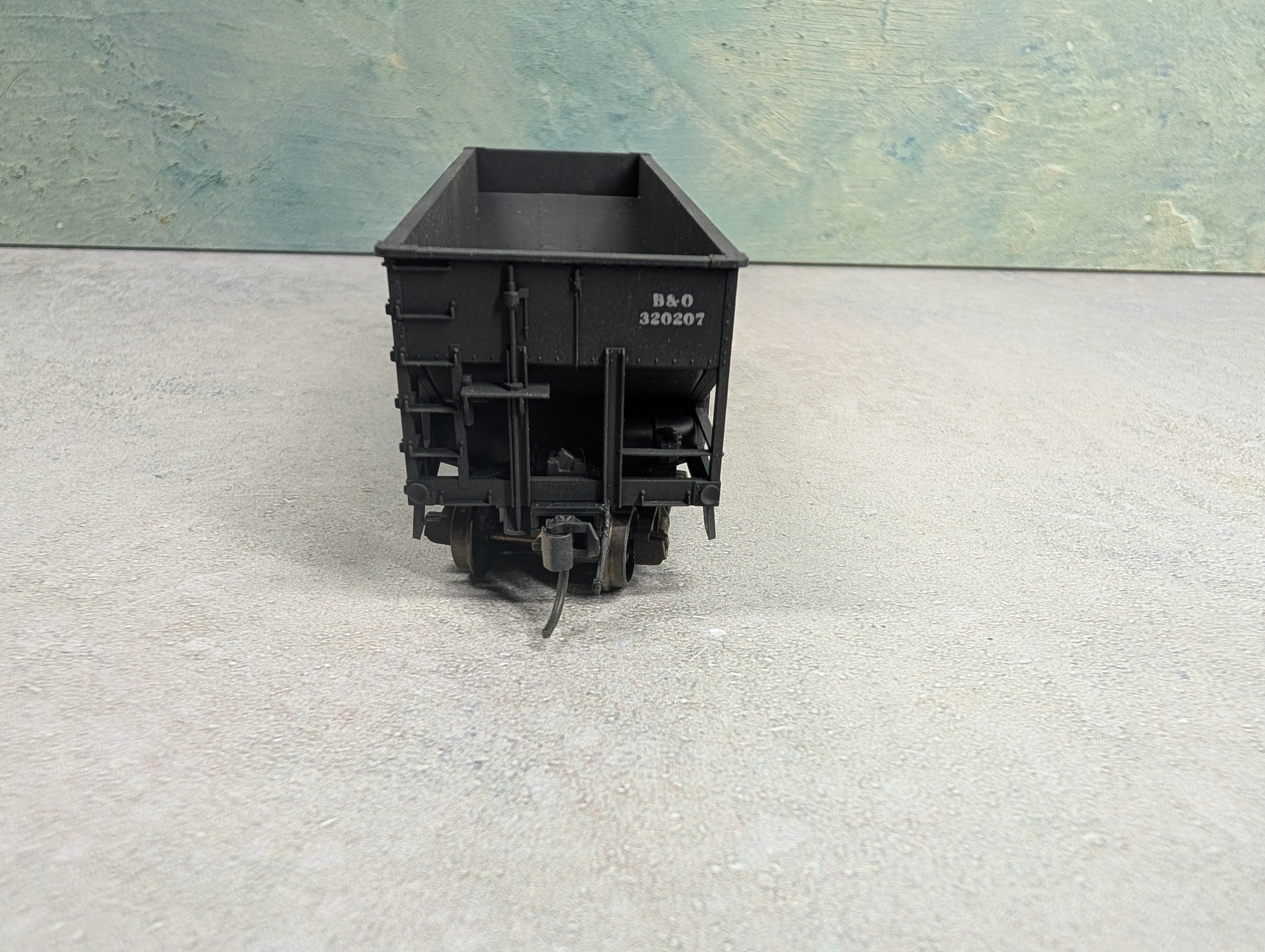 USED Accurail HO Scale 2 Bay Hopper Baltimore and Ohio B&O #320207 Lightly Weathered