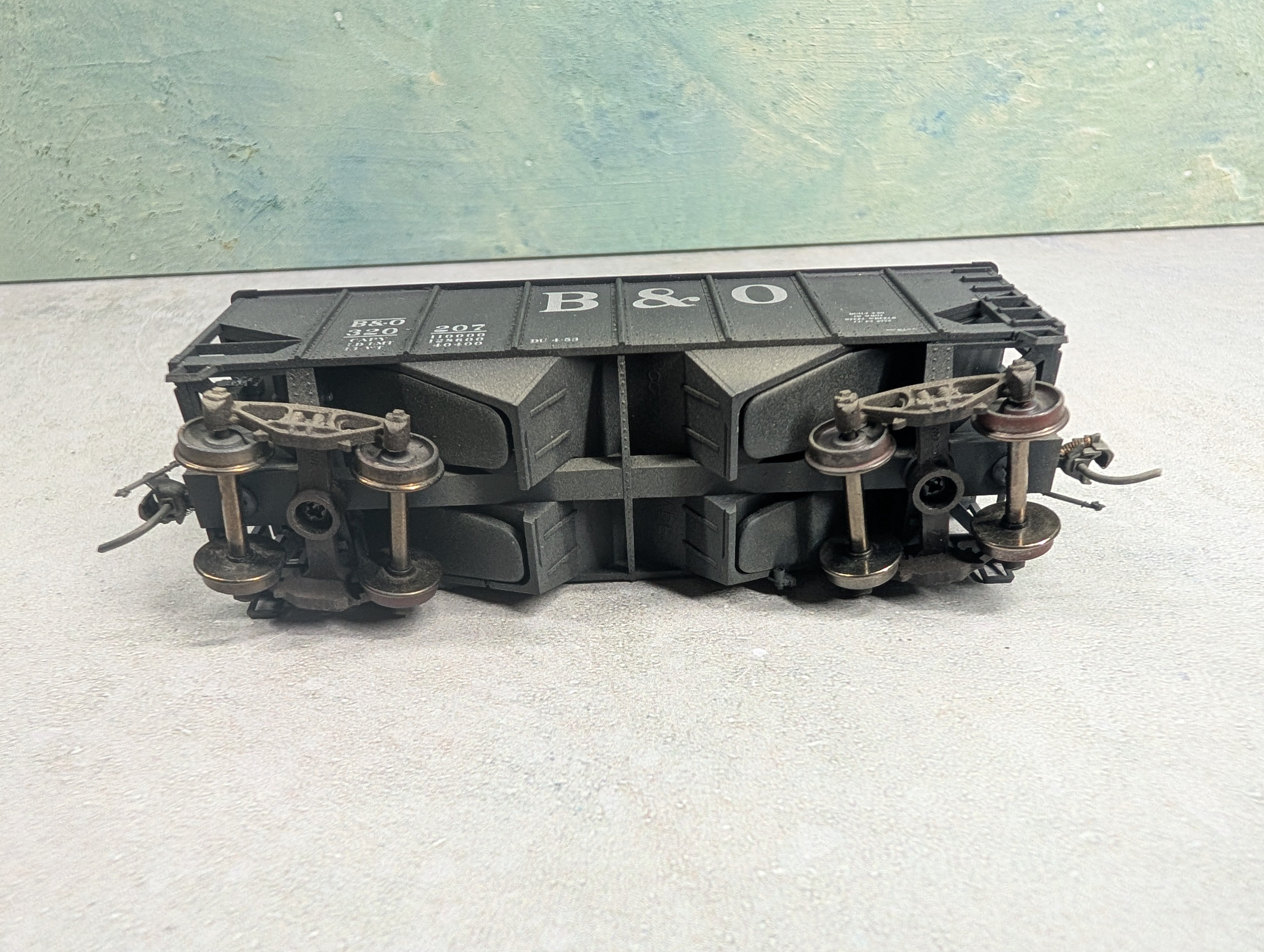USED Accurail HO Scale 2 Bay Hopper Baltimore and Ohio B&O #320207 Lightly Weathered