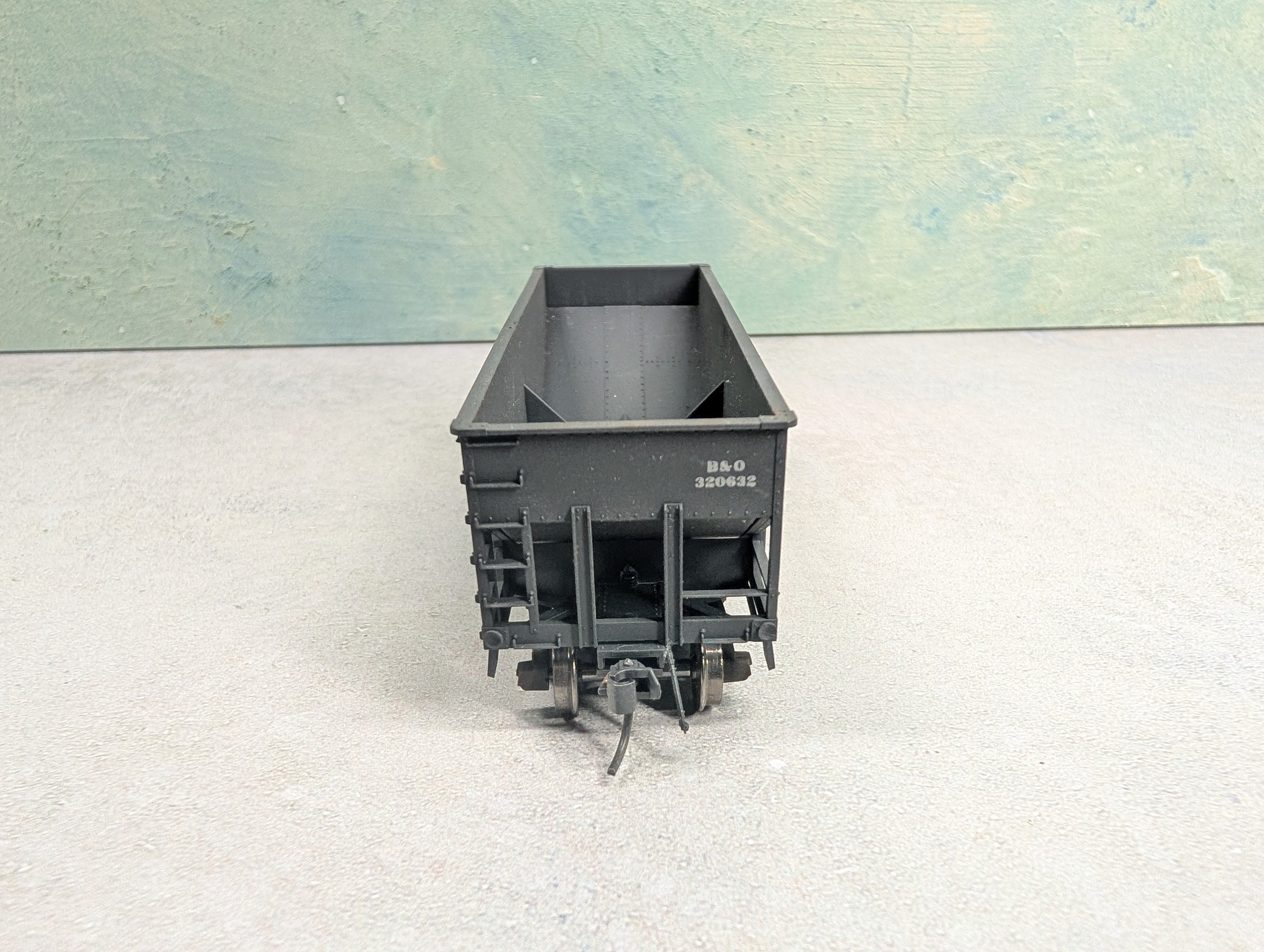 USED Accurail HO Scale 2 Bay Hopper Baltimore and Ohio B&O #320632 Lightly Weathered