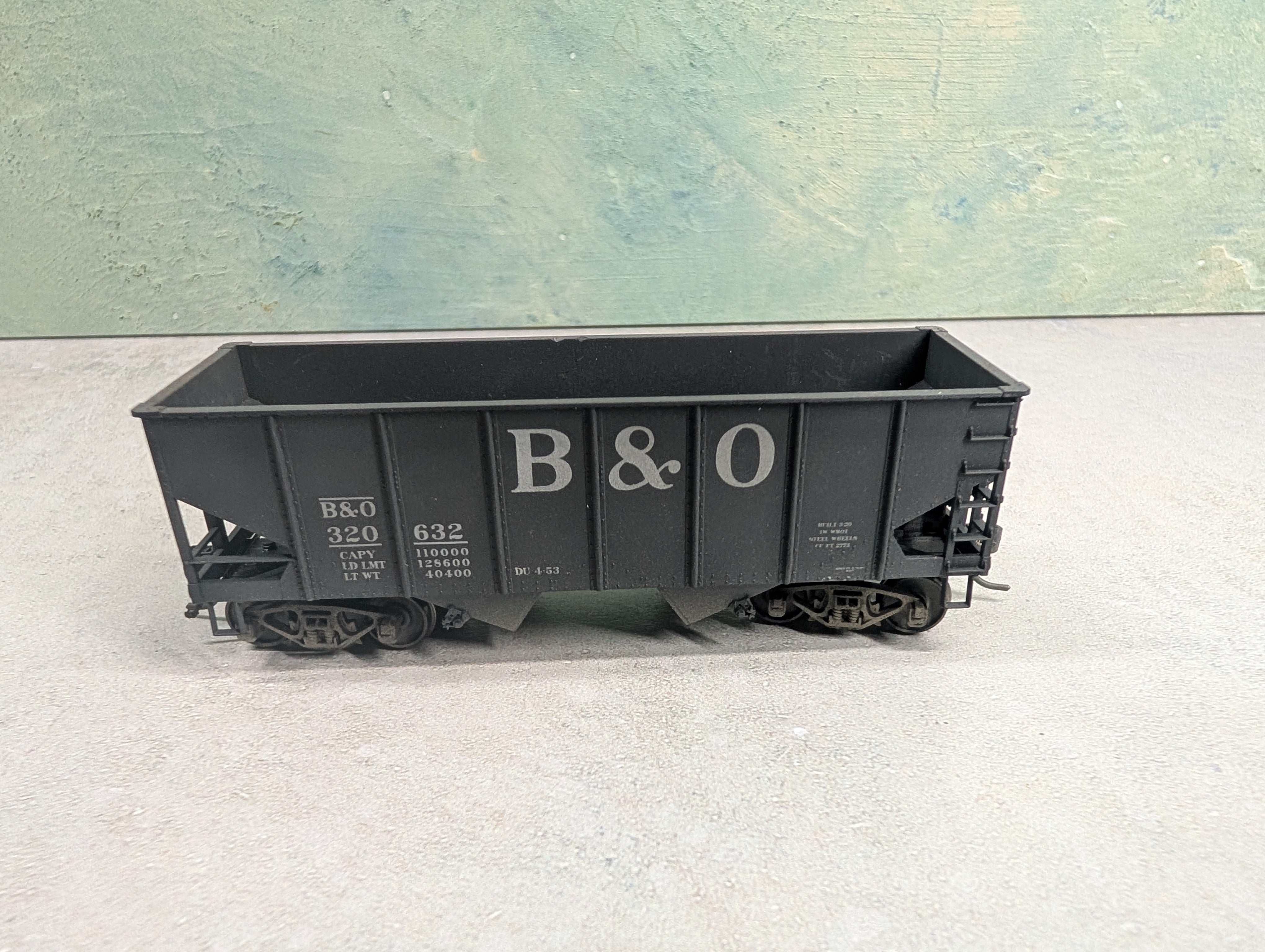 USED Accurail HO Scale 2 Bay Hopper Baltimore and Ohio B&O #320632 Lightly Weathered