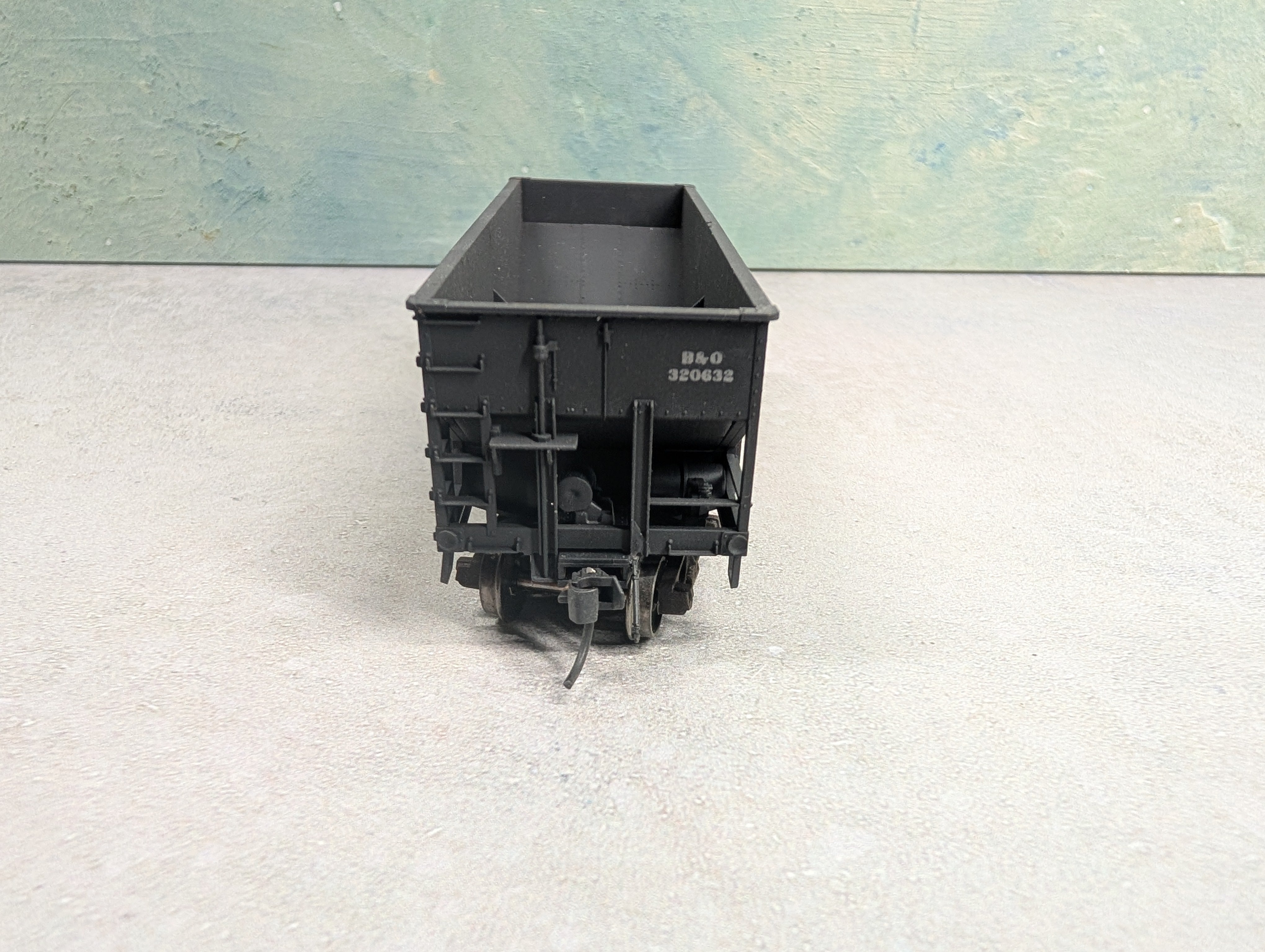 USED Accurail HO Scale 2 Bay Hopper Baltimore and Ohio B&O #320632 Lightly Weathered