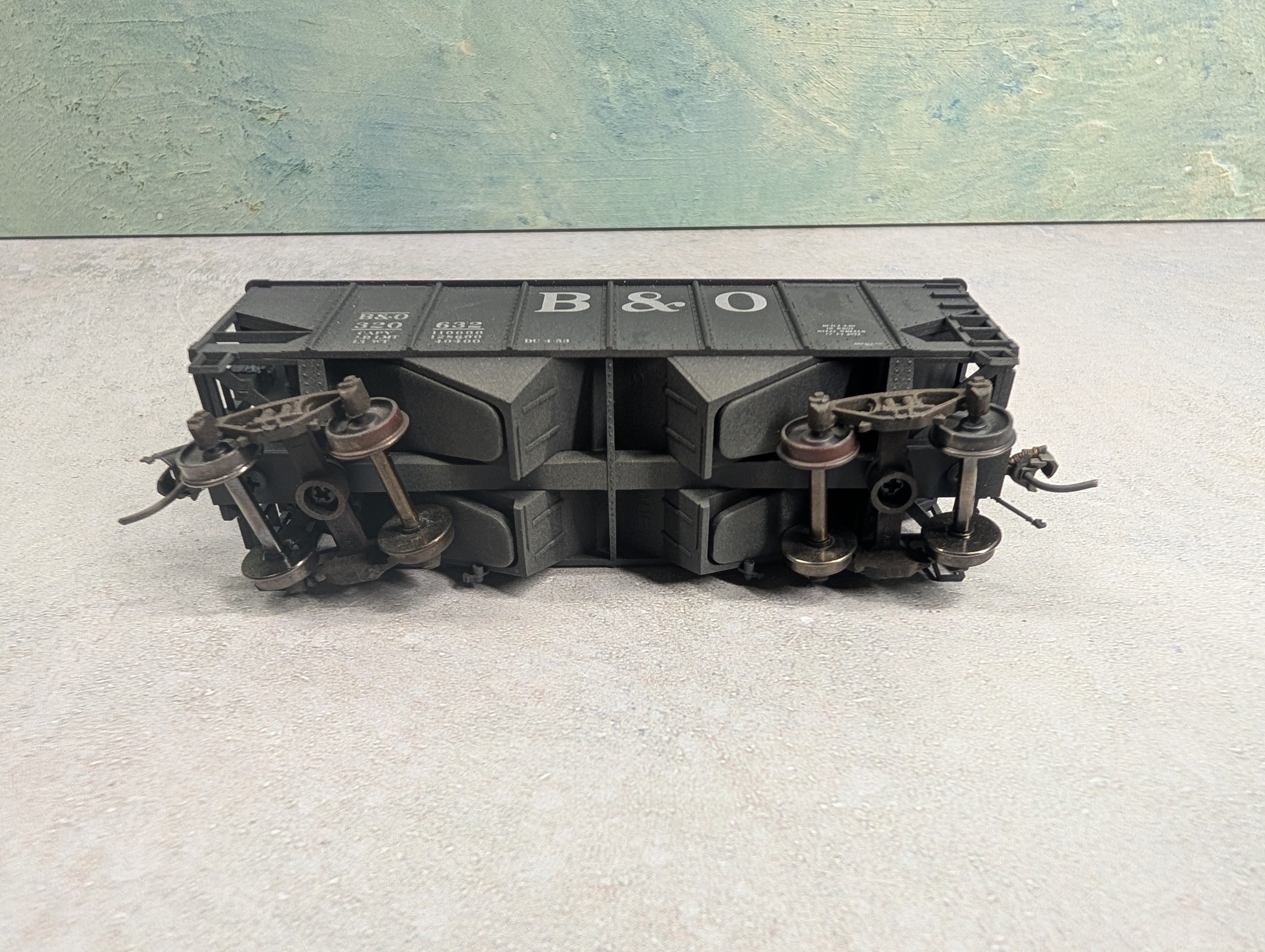 USED Accurail HO Scale 2 Bay Hopper Baltimore and Ohio B&O #320632 Lightly Weathered