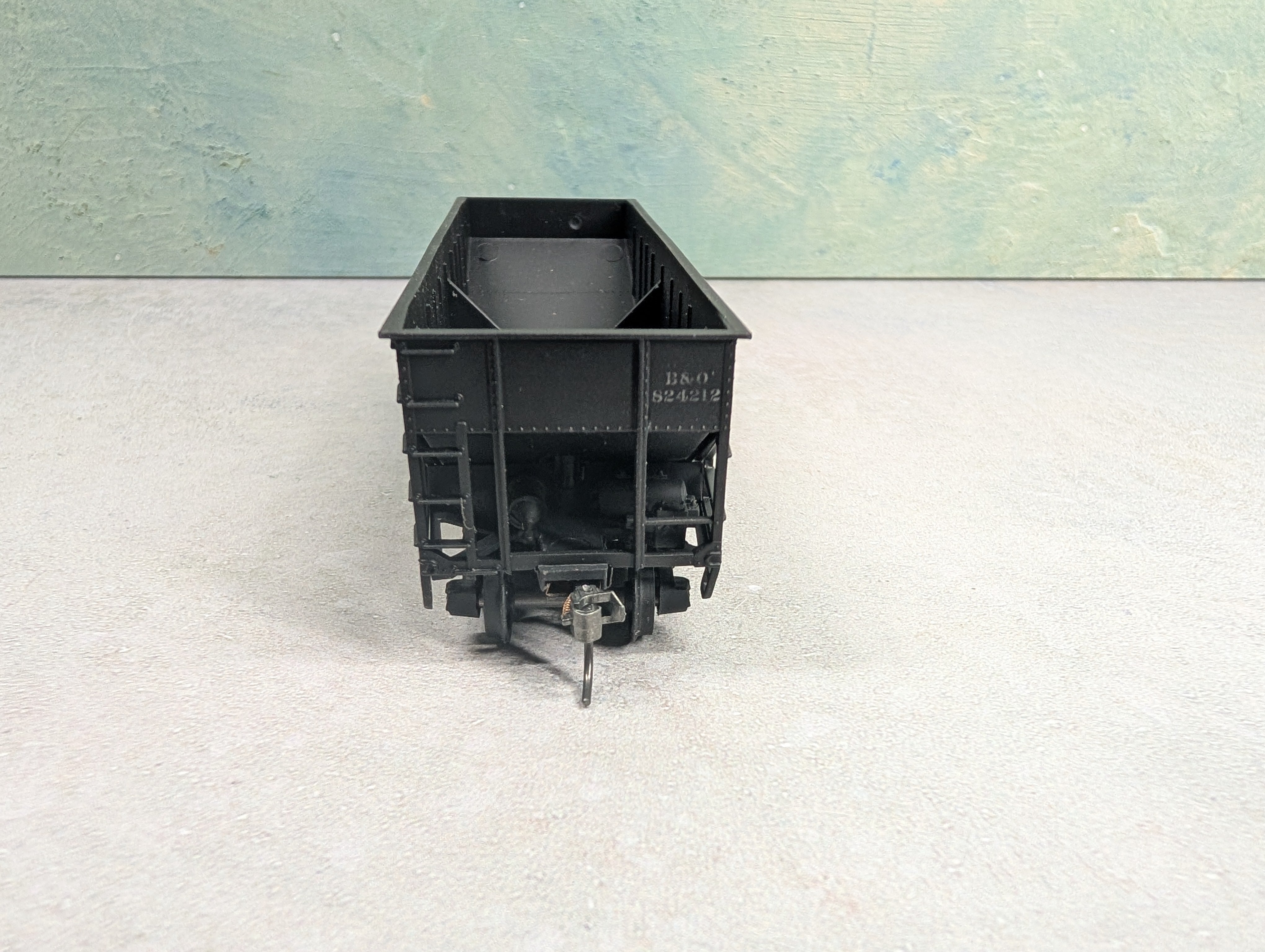 USED Athearn HO Scale 2 Bay Hopper Baltimore and Ohio B&O #824212 Lightly Weathered