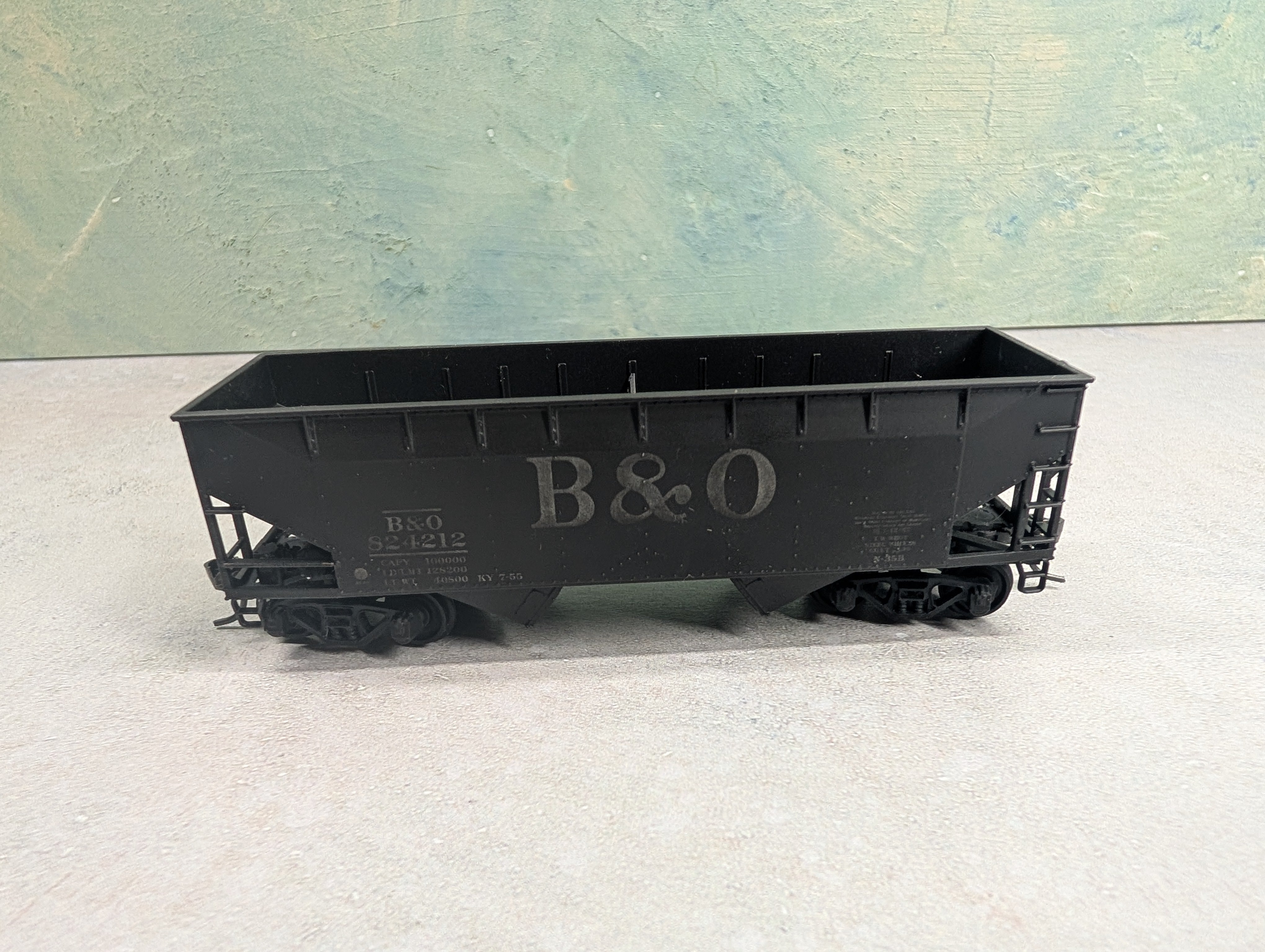 USED Athearn HO Scale 2 Bay Hopper Baltimore and Ohio B&O #824212 Lightly Weathered