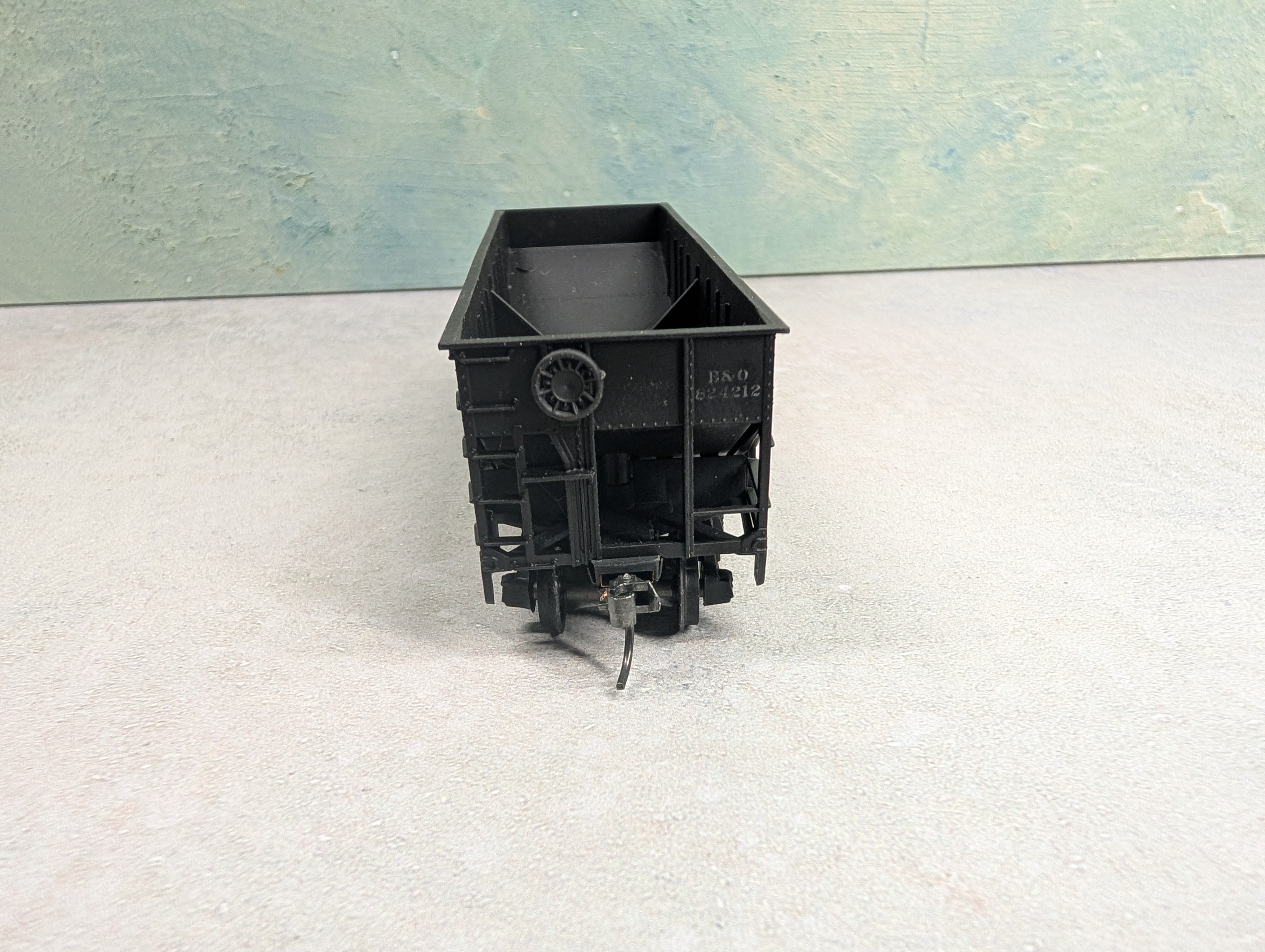 USED Athearn HO Scale 2 Bay Hopper Baltimore and Ohio B&O #824212 Lightly Weathered