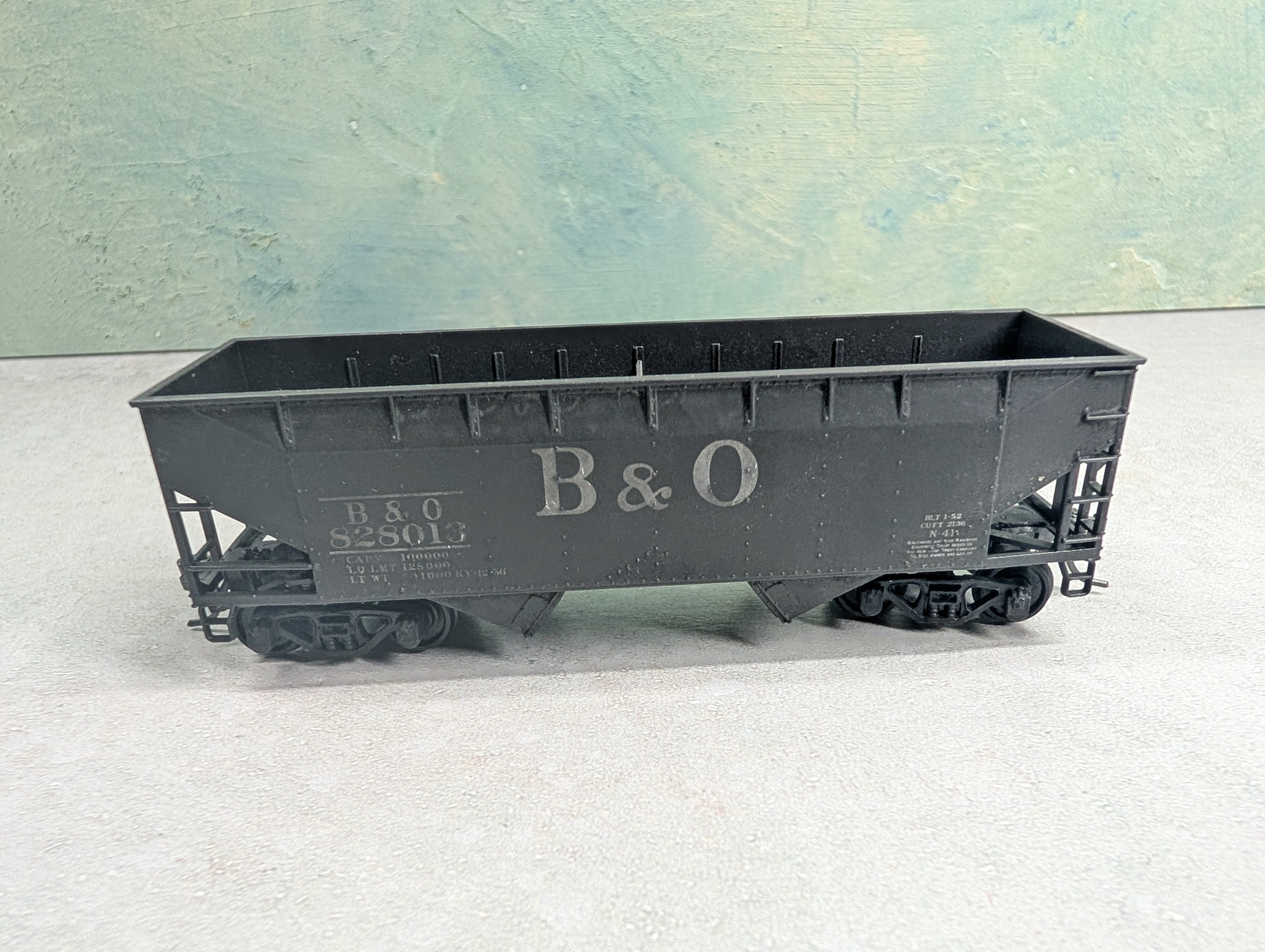 USED Athearn HO Scale 2 Bay Hopper Baltimore and Ohio B&O #828013 Lightly Weathered