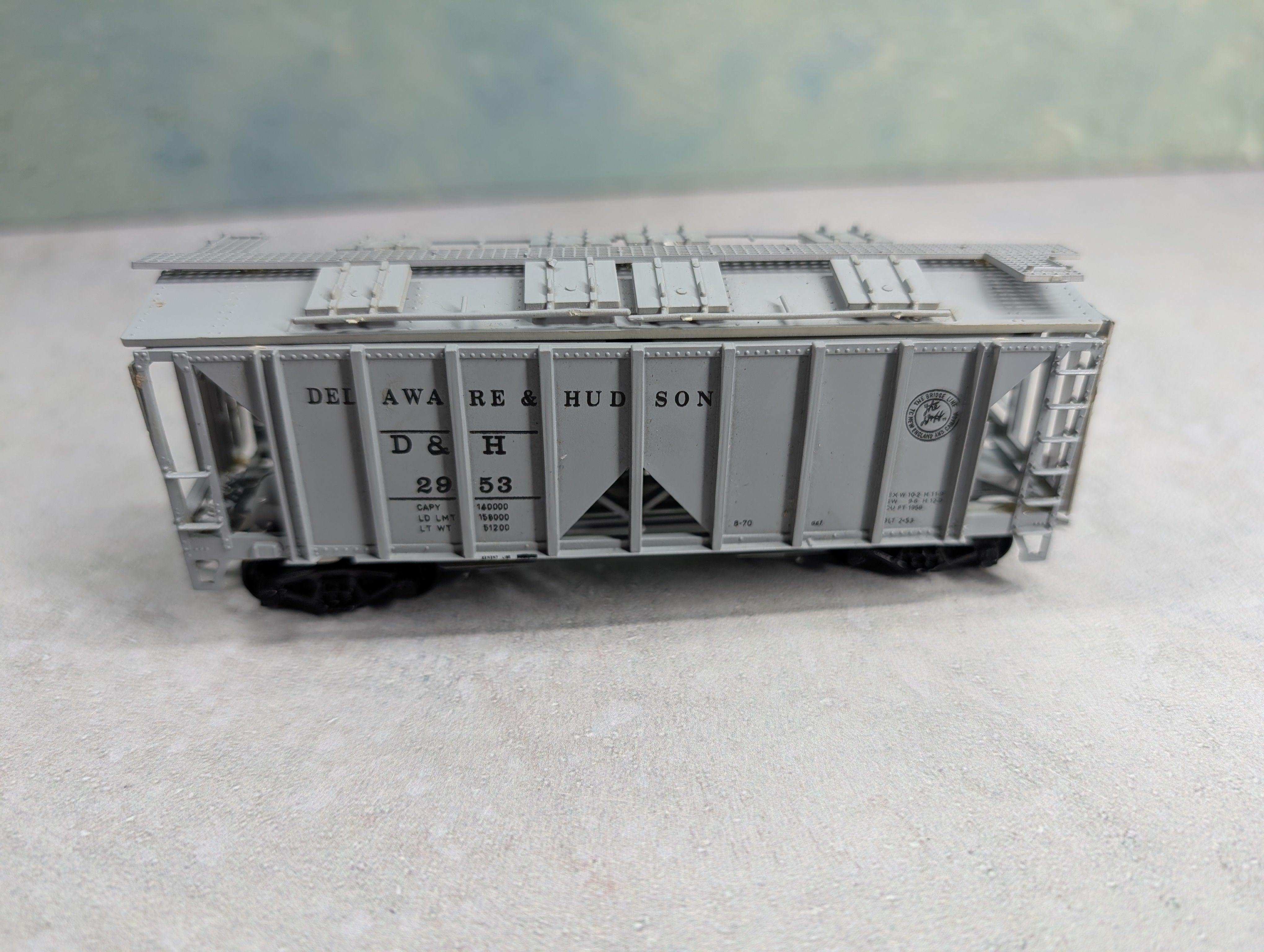 USED E&B VALLEY HO Scale 70 Ton 2 Bay Covered Hopper Delaware and Hudson D&H #2953