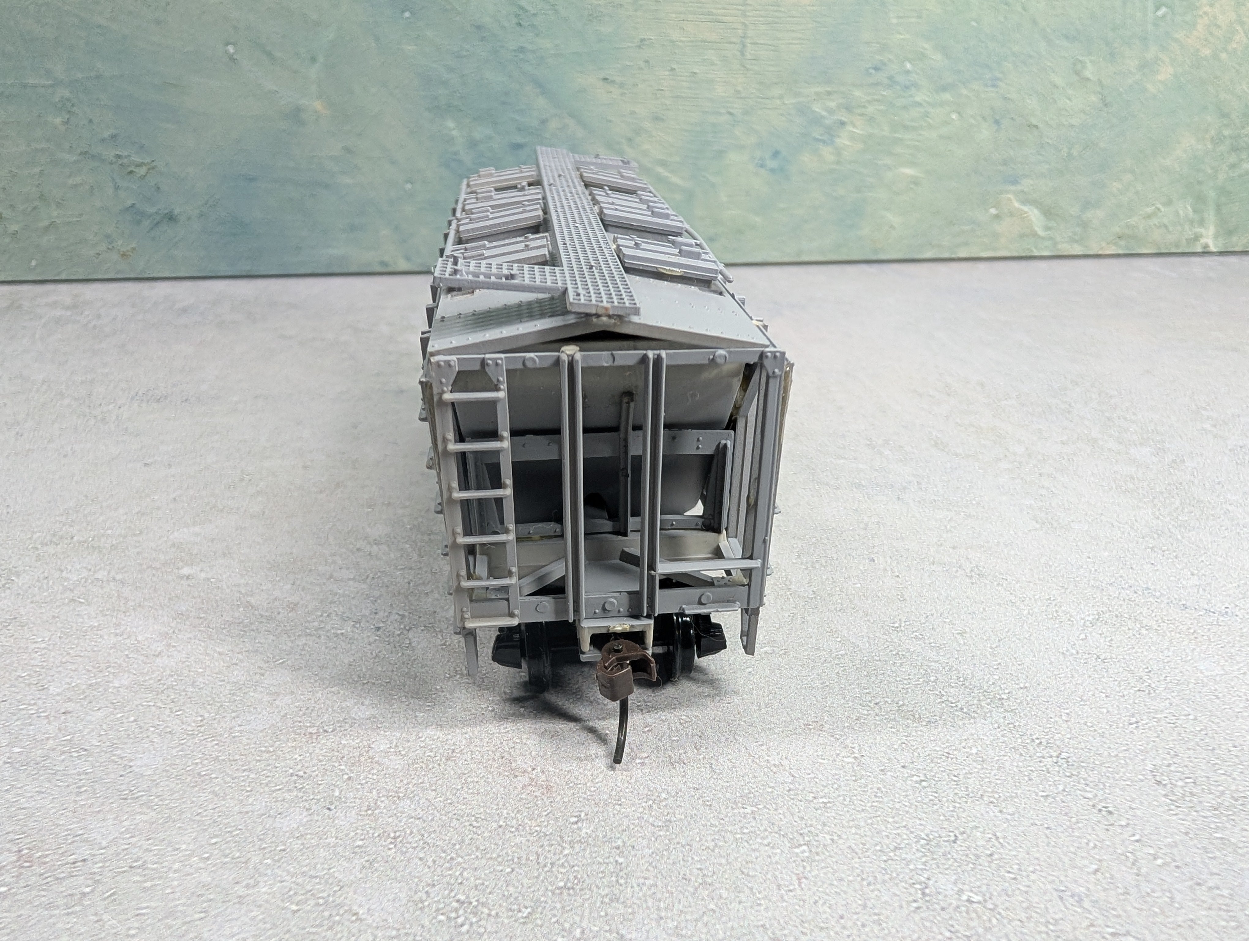 USED E&B VALLEY HO Scale 70 Ton 2 Bay Covered Hopper Delaware and Hudson D&H #2953