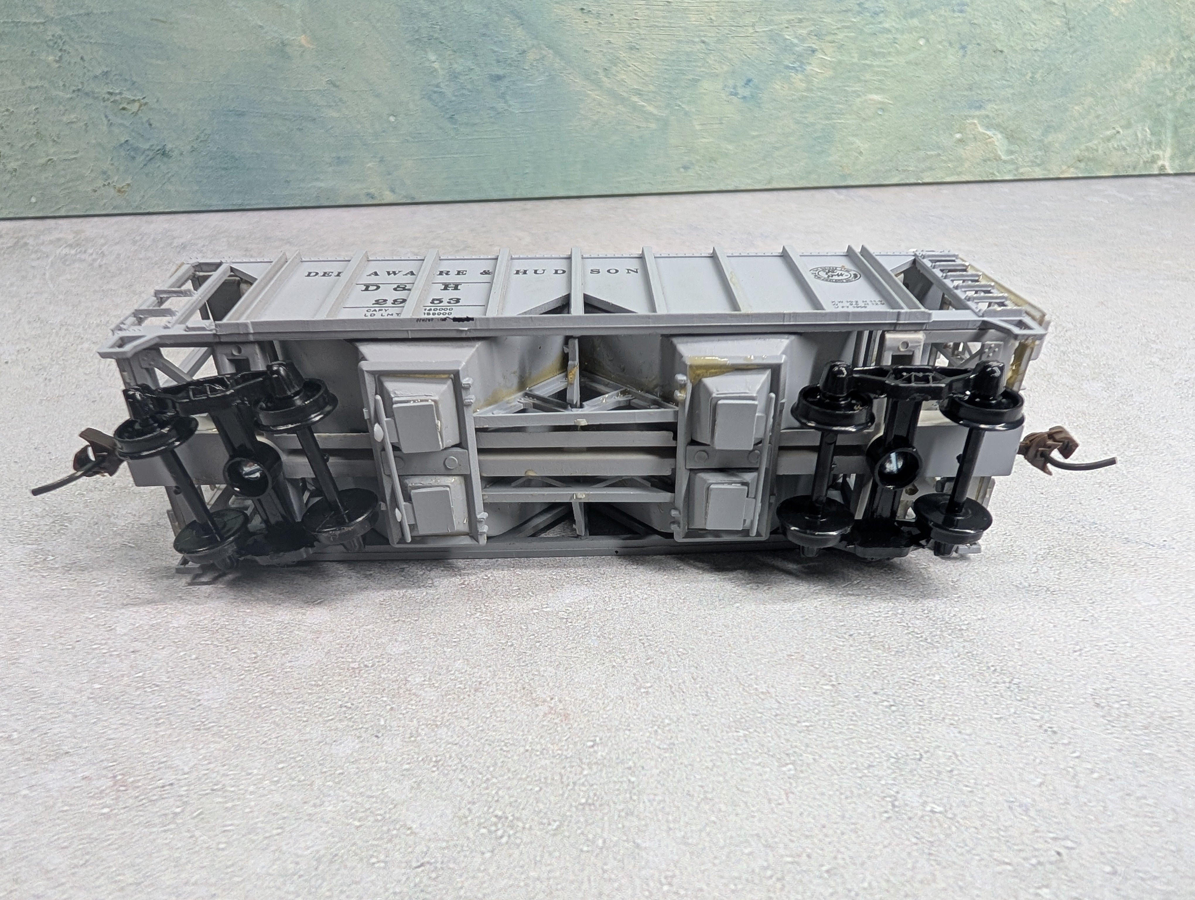 USED E&B VALLEY HO Scale 70 Ton 2 Bay Covered Hopper Delaware and Hudson D&H #2953
