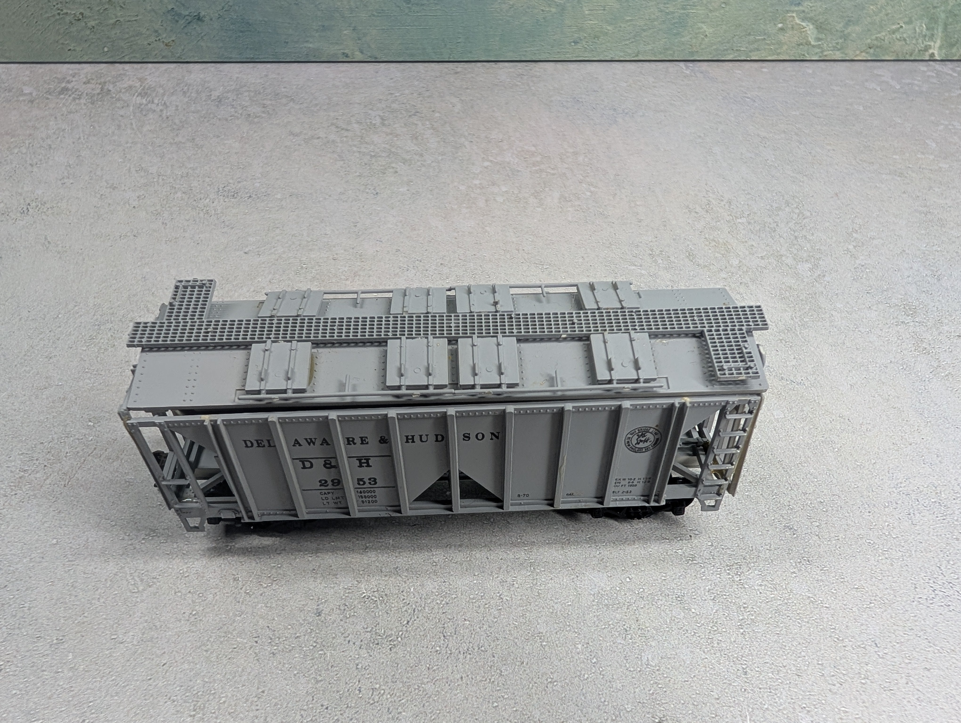 USED E&B VALLEY HO Scale 70 Ton 2 Bay Covered Hopper Delaware and Hudson D&H #2953