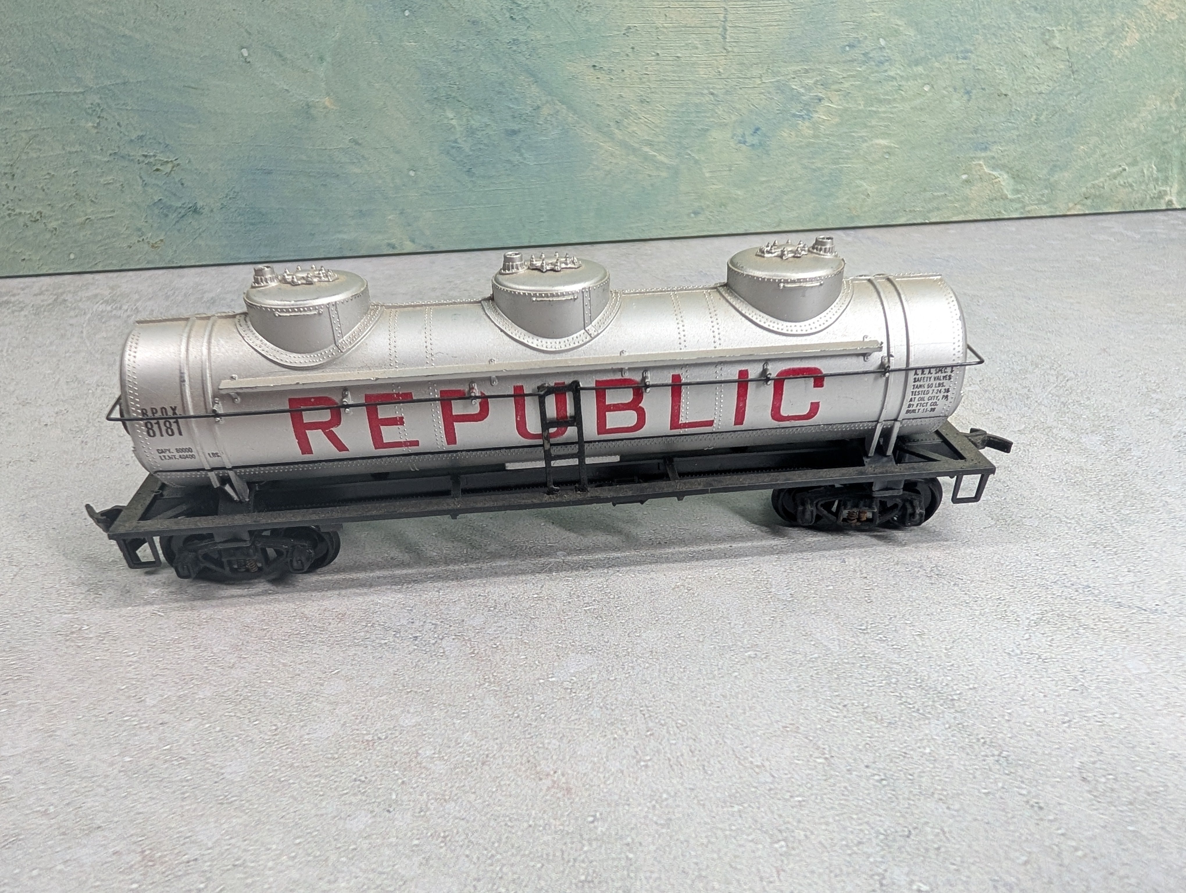 USED HOTCO HO Scale 3 Dome Tank Car Republic RPOX #8181
