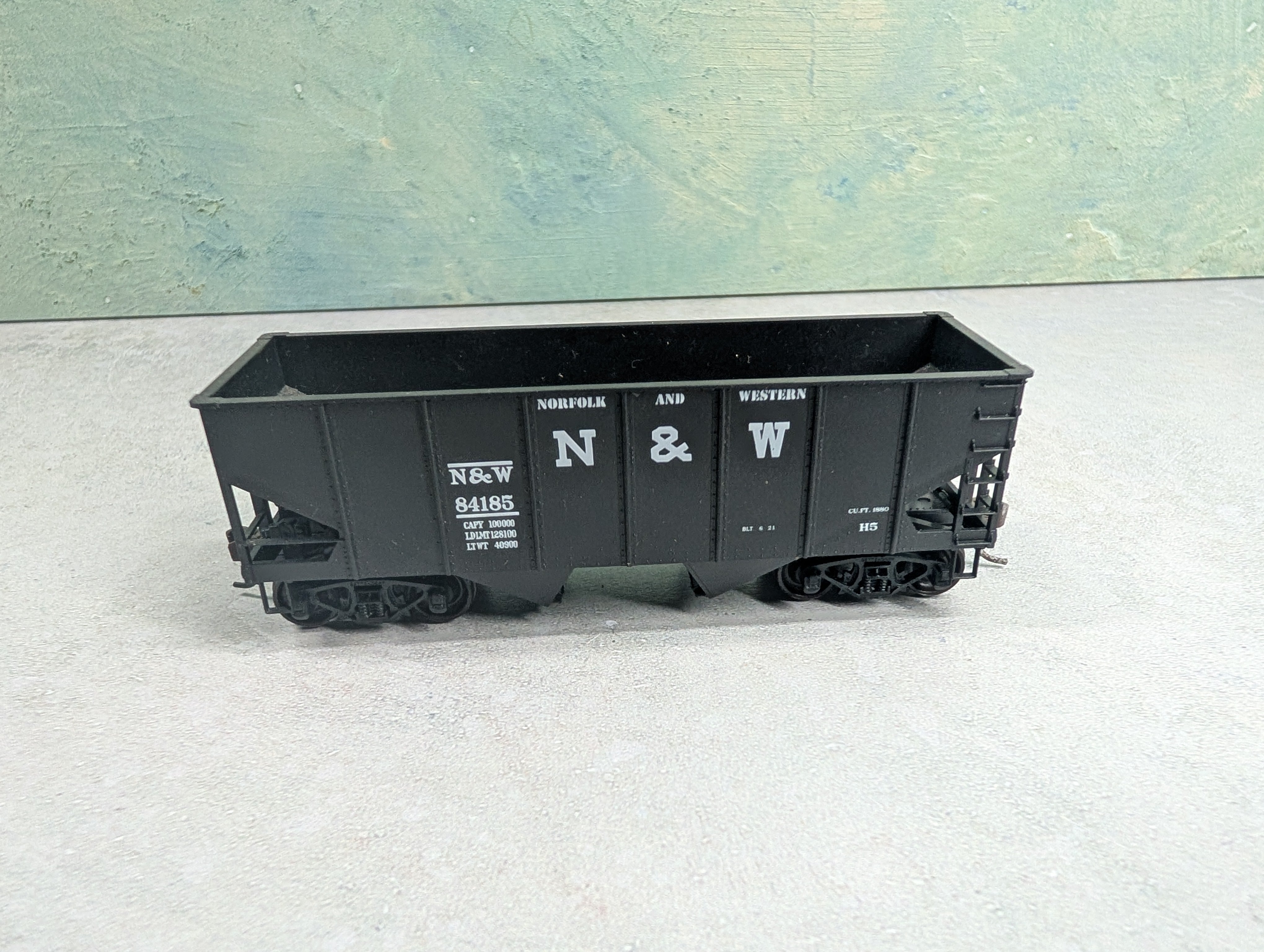 USED Accurail HO Scale 2 Bay Hopper Norfolk & Western N&W #84185
