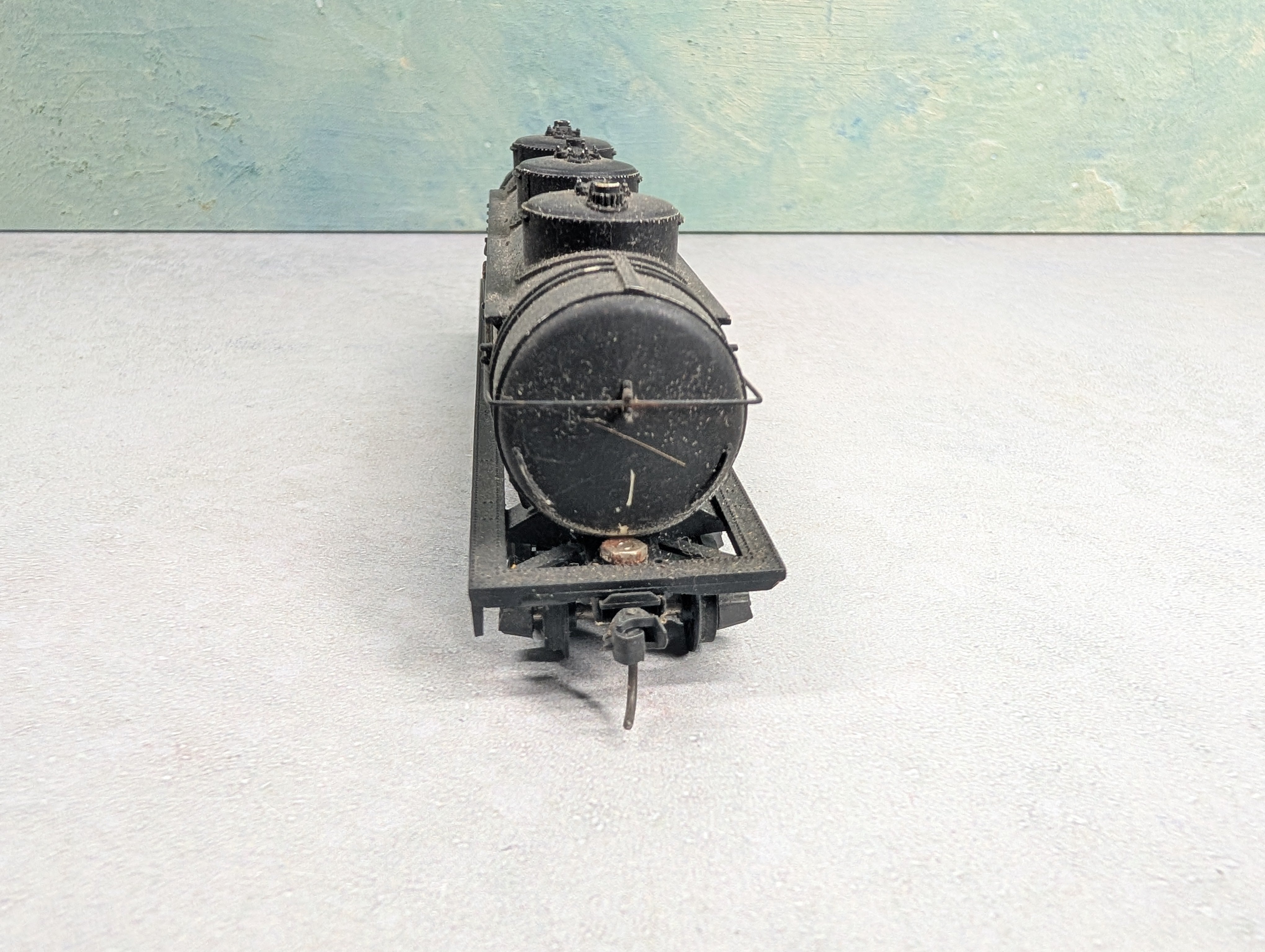 USED AHM HO Scale 3 Dome Tank Car Undecorated Black
