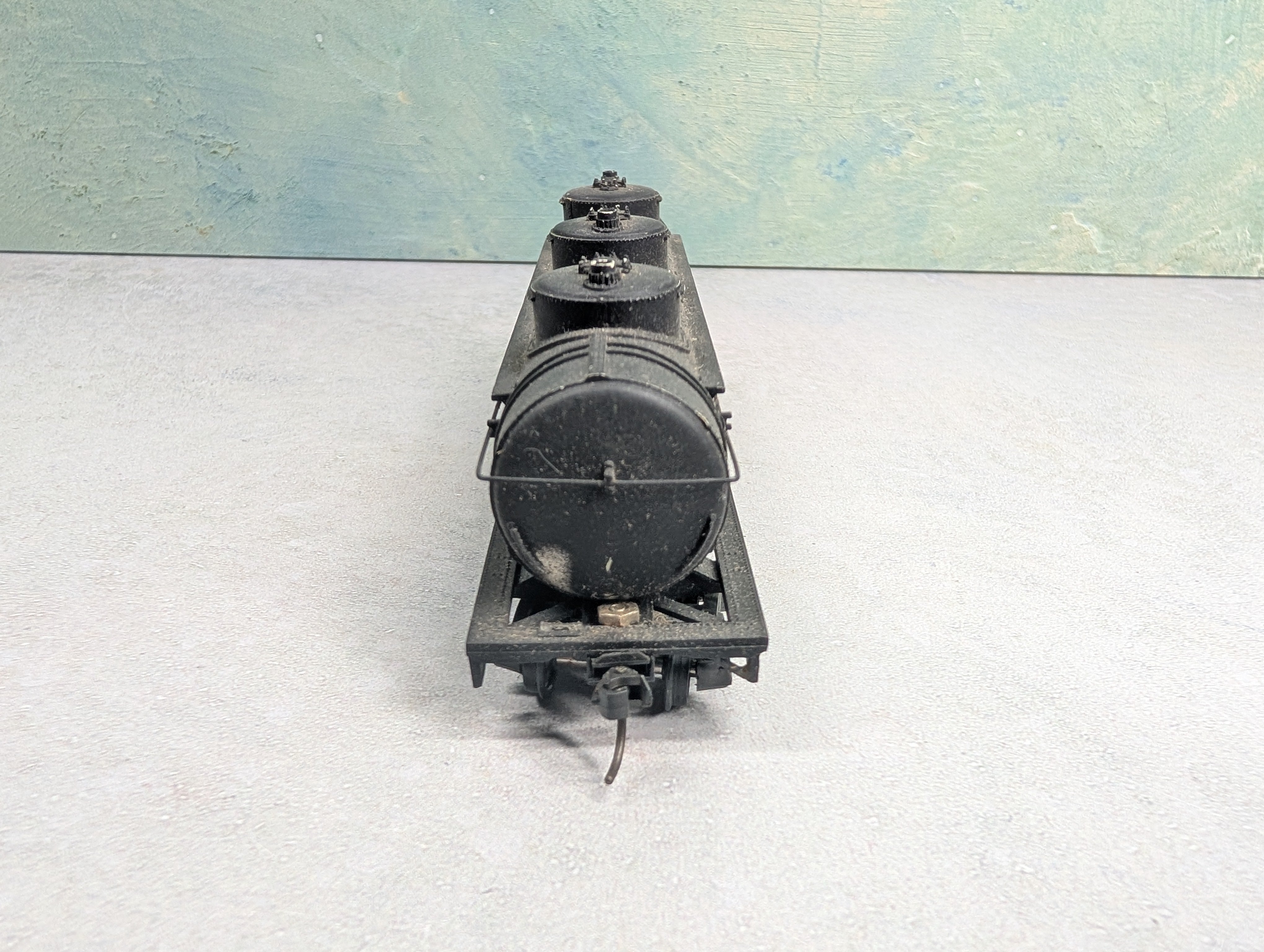 USED AHM HO Scale 3 Dome Tank Car Undecorated Black