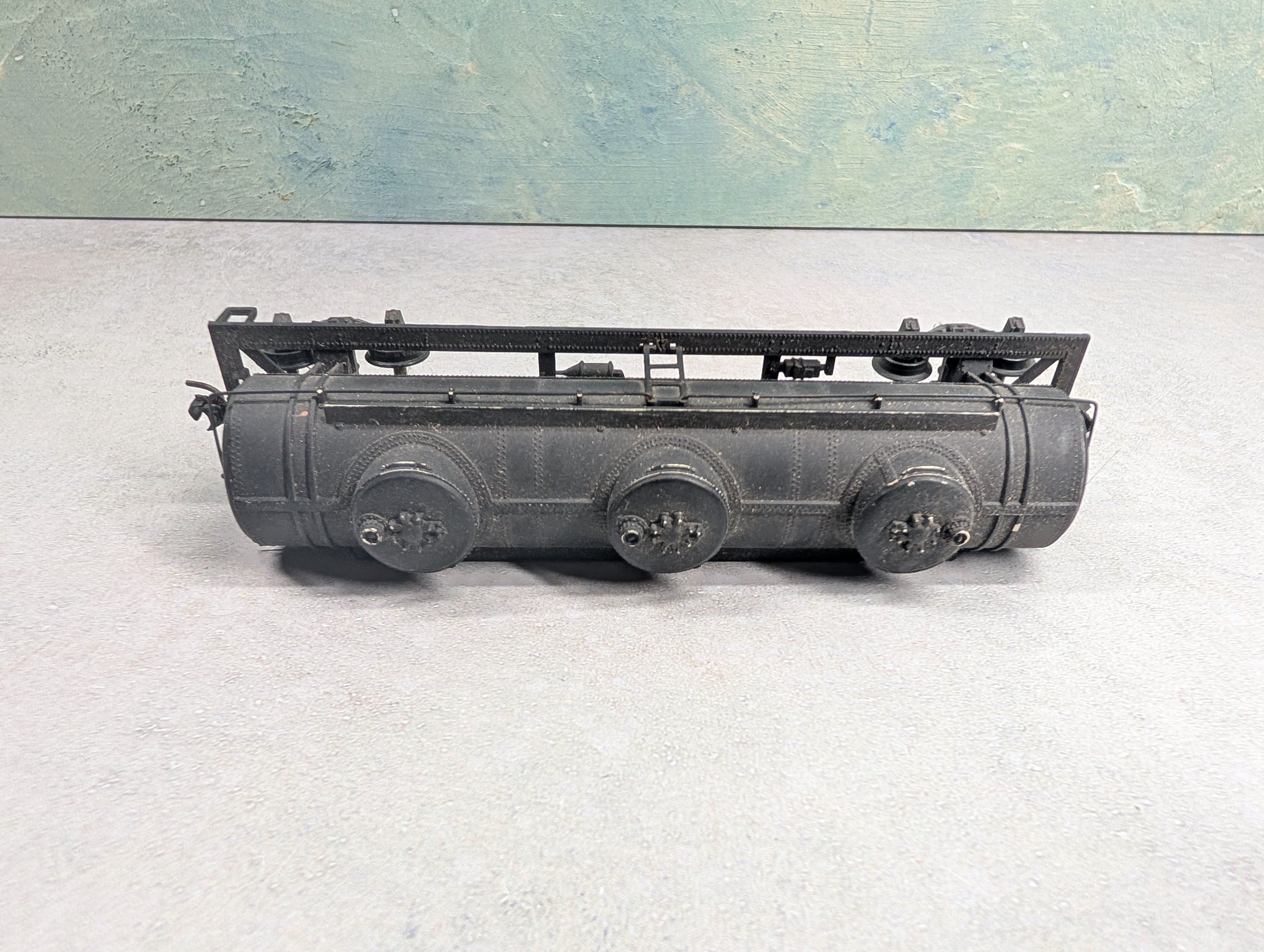 USED AHM HO Scale 3 Dome Tank Car Undecorated Black