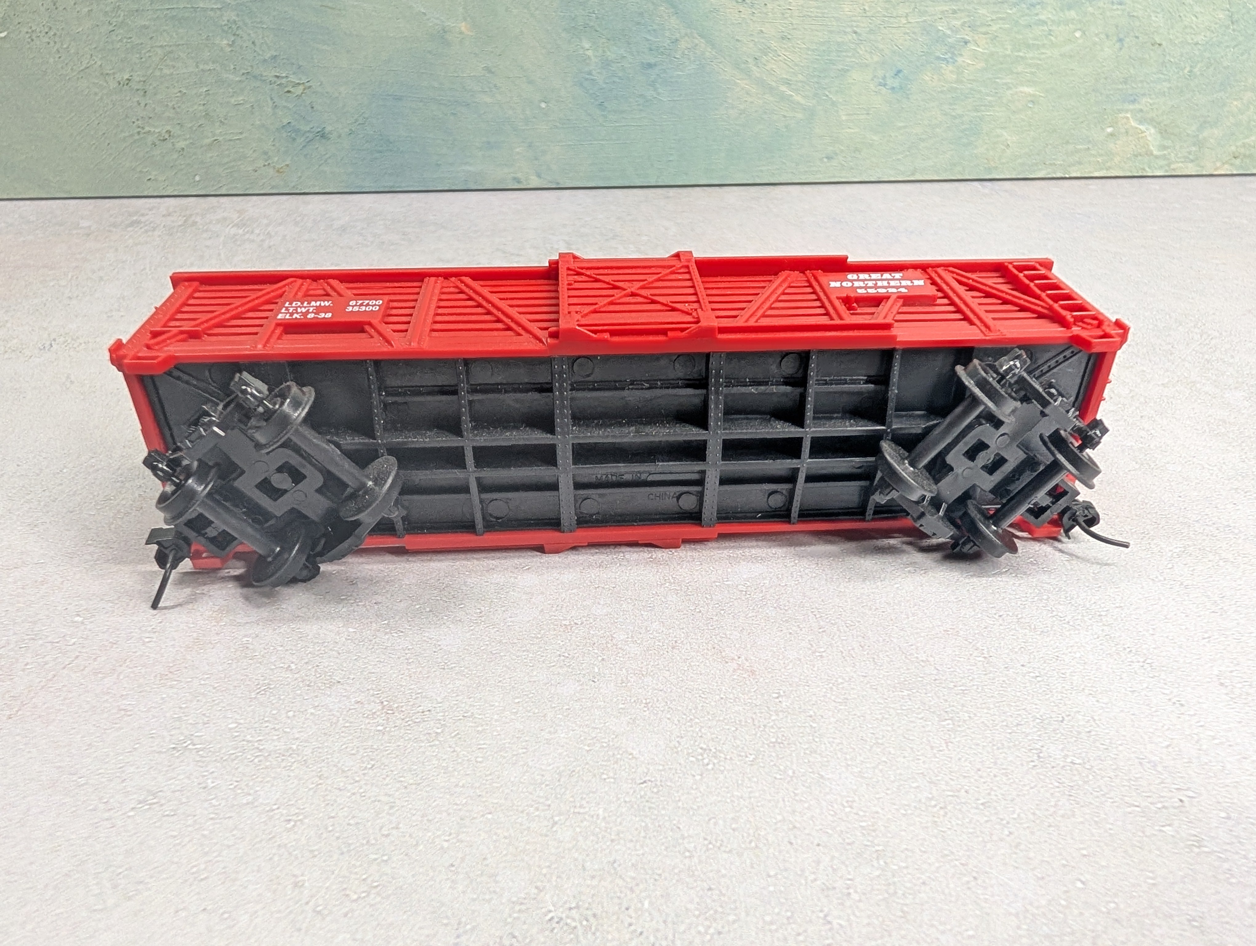 USED Life-Like HO Scale 42' Cattle Stock Car Great Northern #55924
