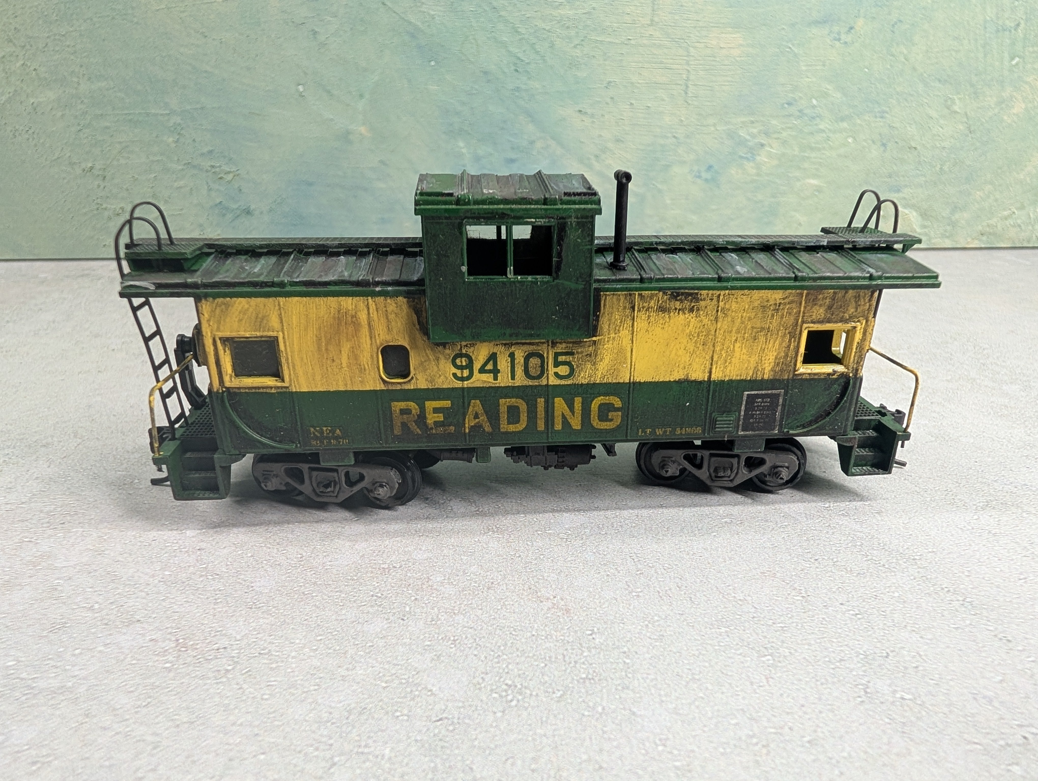 USED Athearn HO Scale Caboose Reading #94105 Weathered