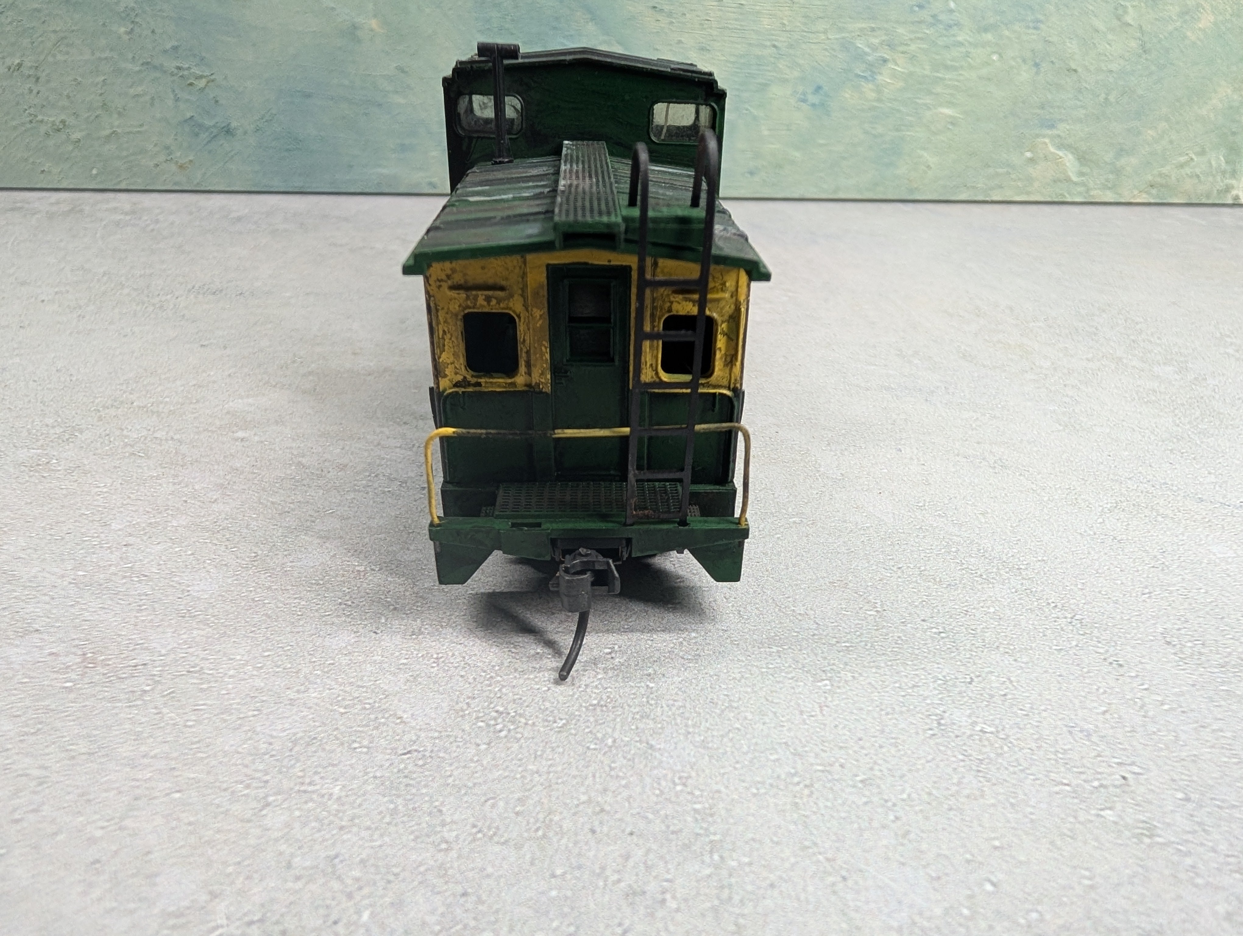 USED Athearn HO Scale Caboose Reading #94105 Weathered